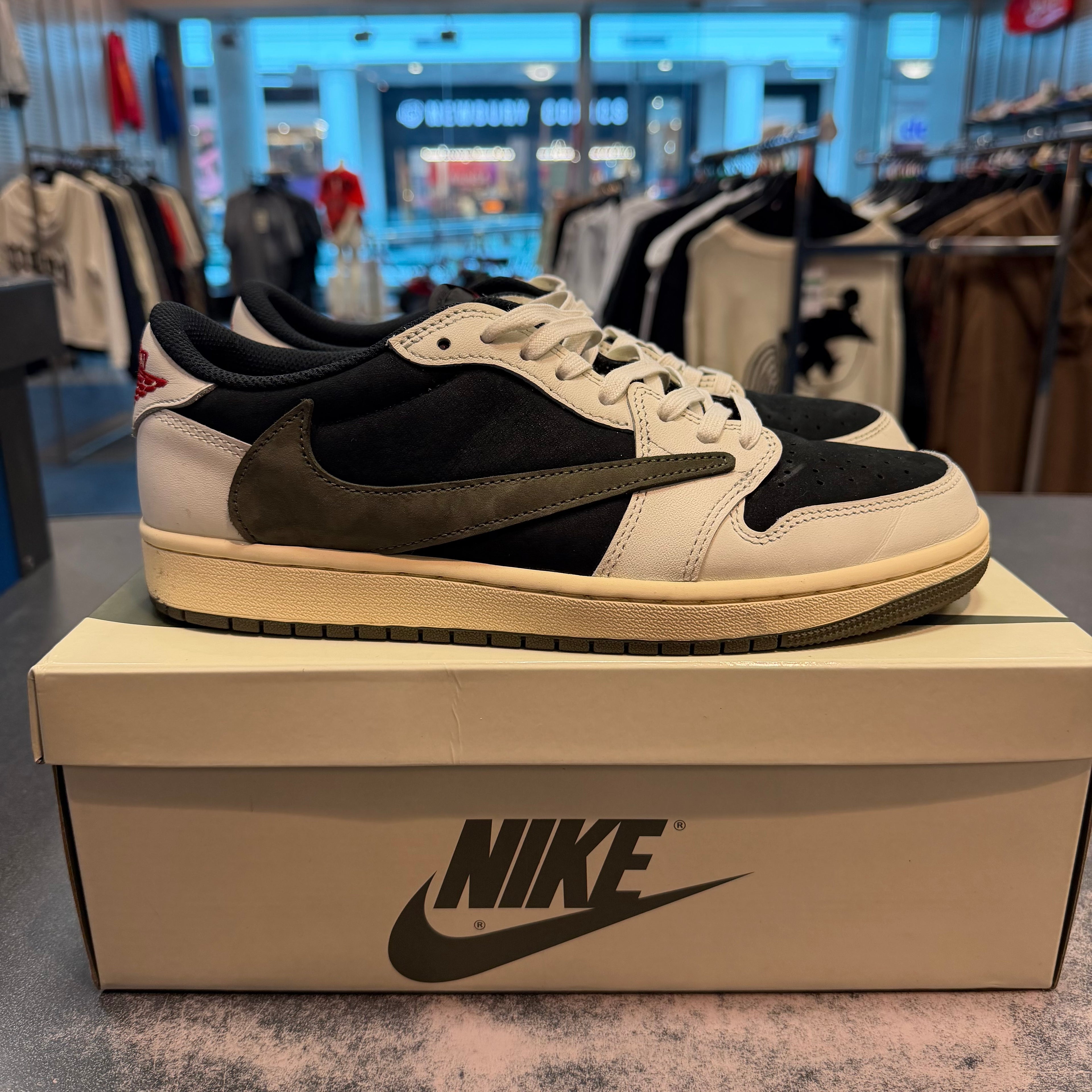 Jordan 1 Retro Low OG SP Travis Scott Olive (Women's) Preowned