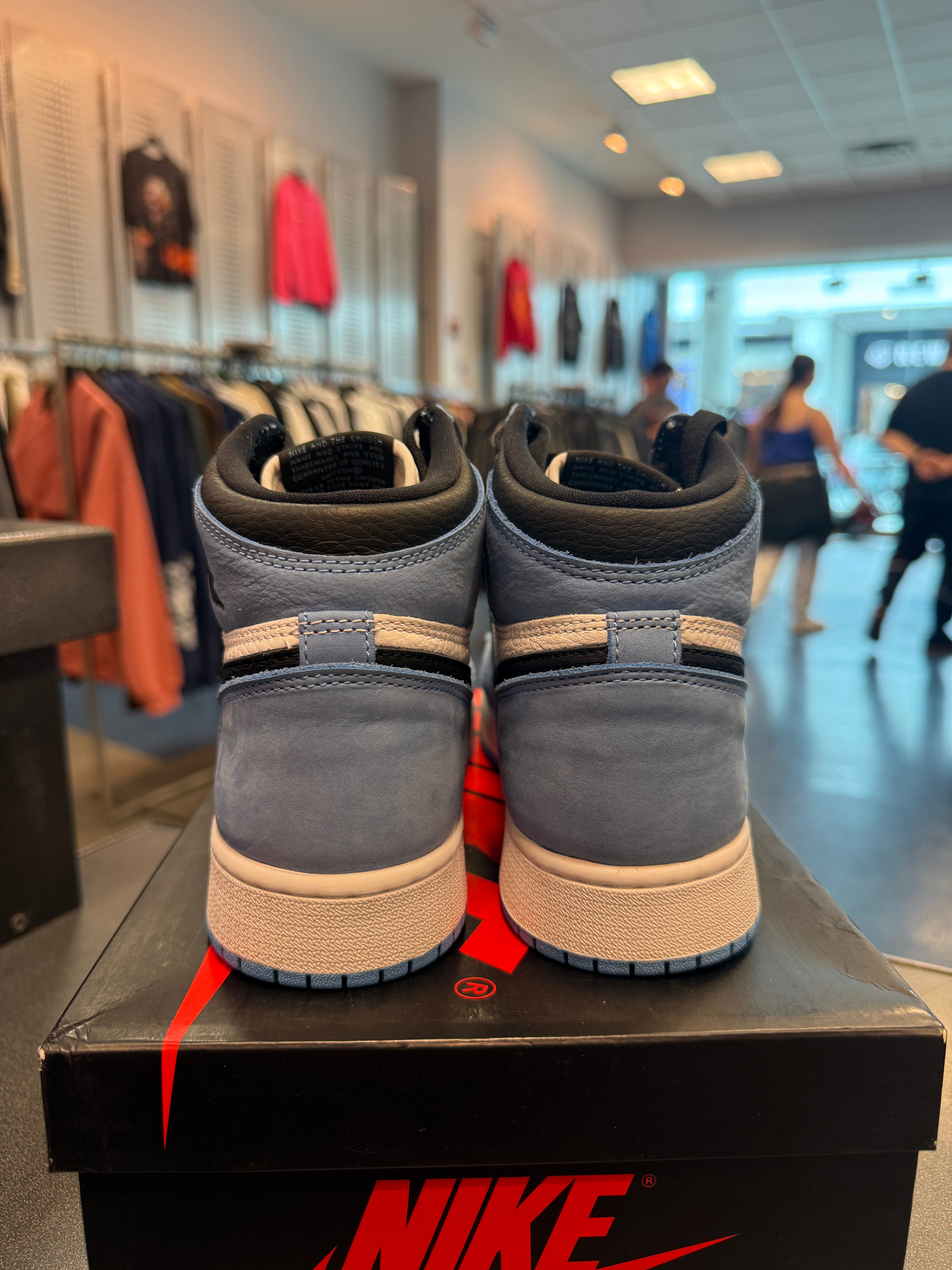 Jordan 1 Retro High OG University Blue (GS) Size 7Y Preowned