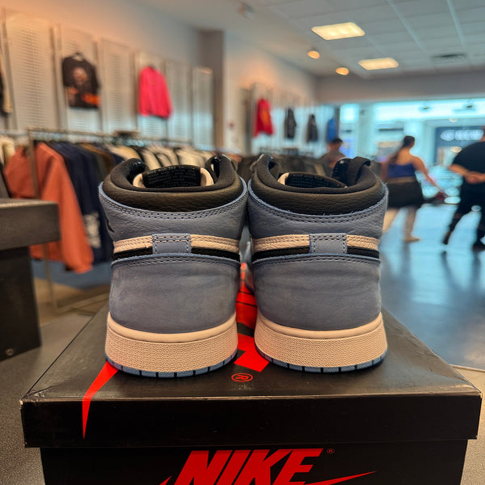 Jordan 1 Retro High OG University Blue (GS) Size 7Y Preowned