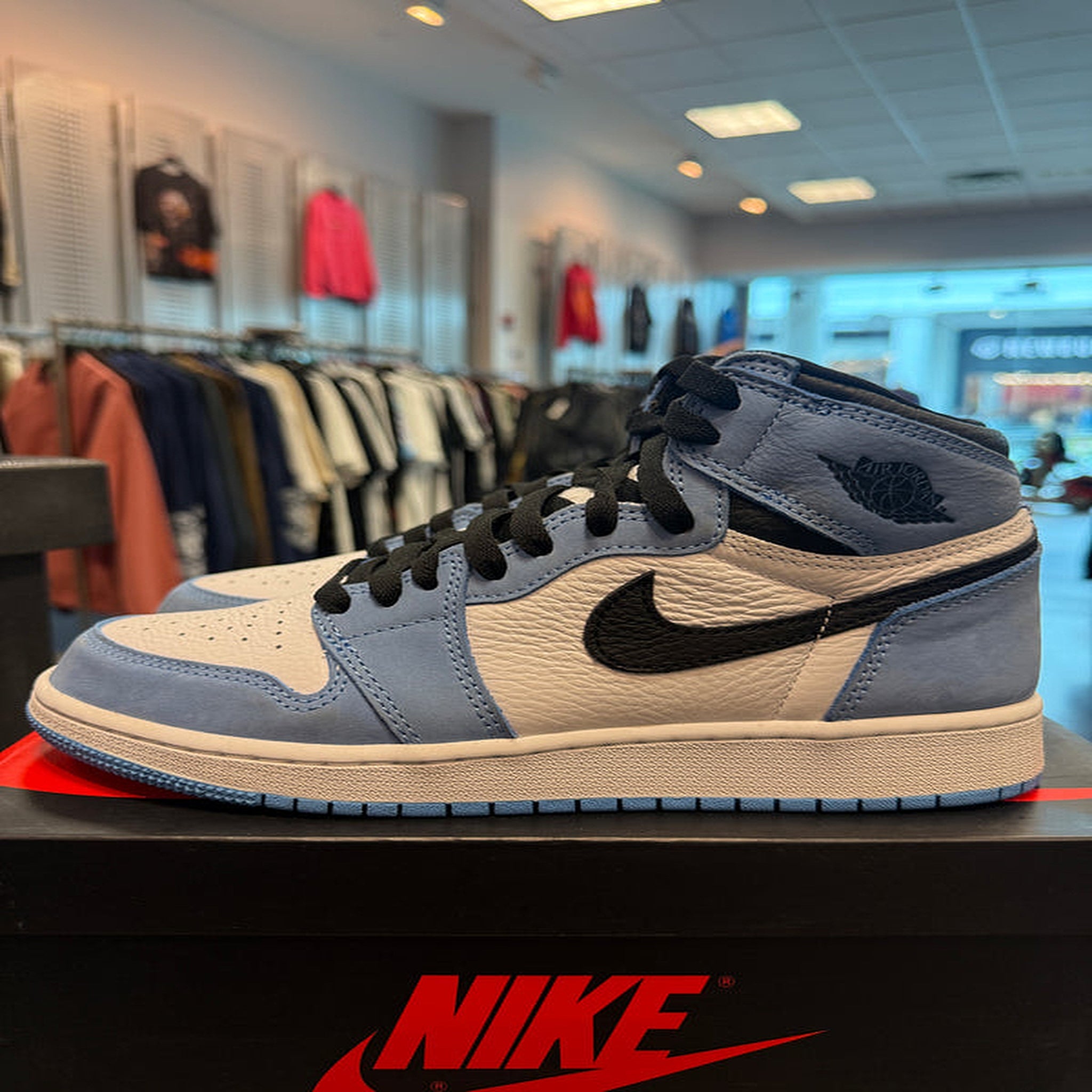 Jordan 1 Retro High OG University Blue (GS) Size 7Y Preowned