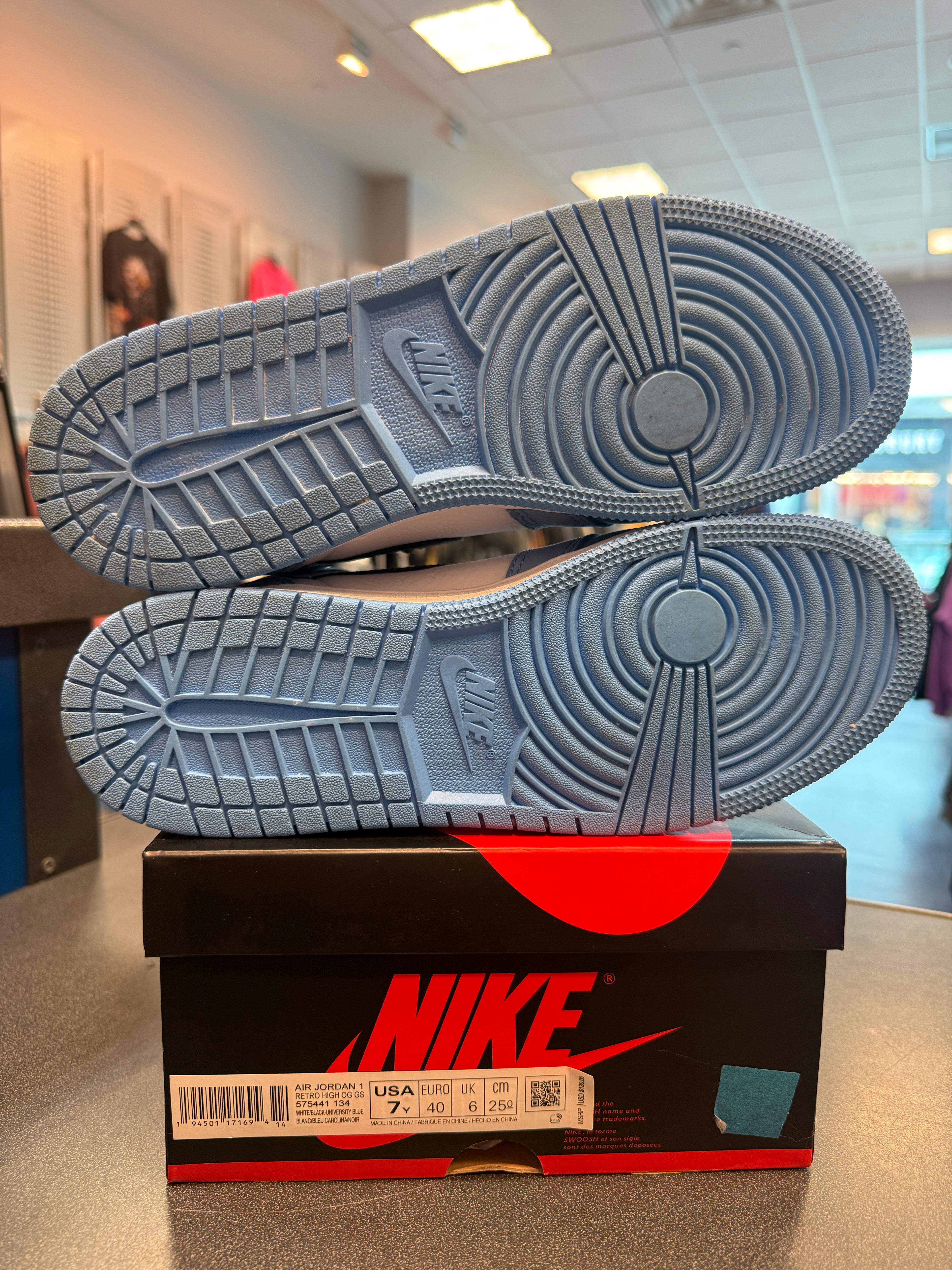 Jordan 1 Retro High OG University Blue (GS) Size 7Y Preowned