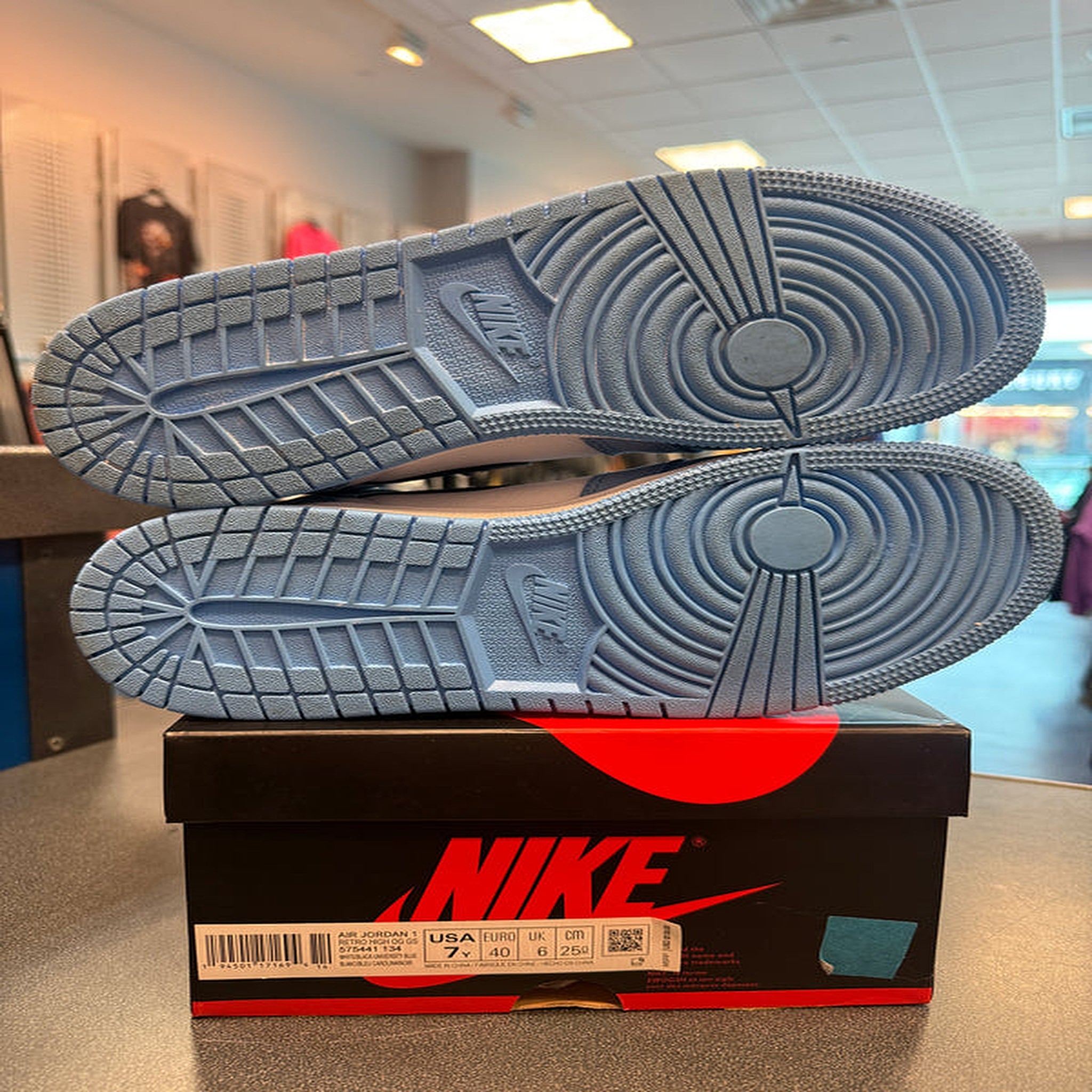 Jordan 1 Retro High OG University Blue (GS) Size 7Y Preowned