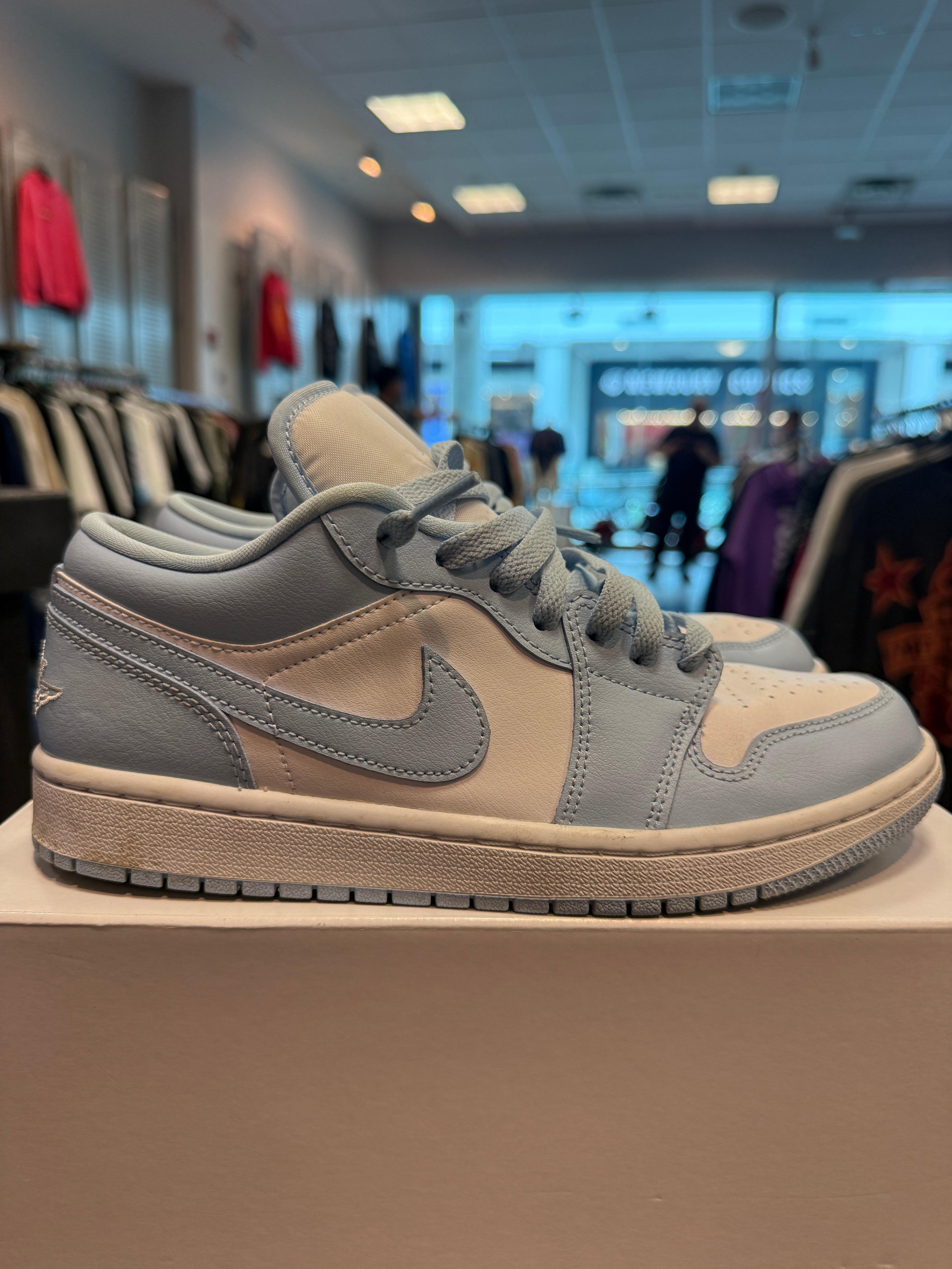 Jordan 1 Low White Ice Blue Size 8.5W Preowned