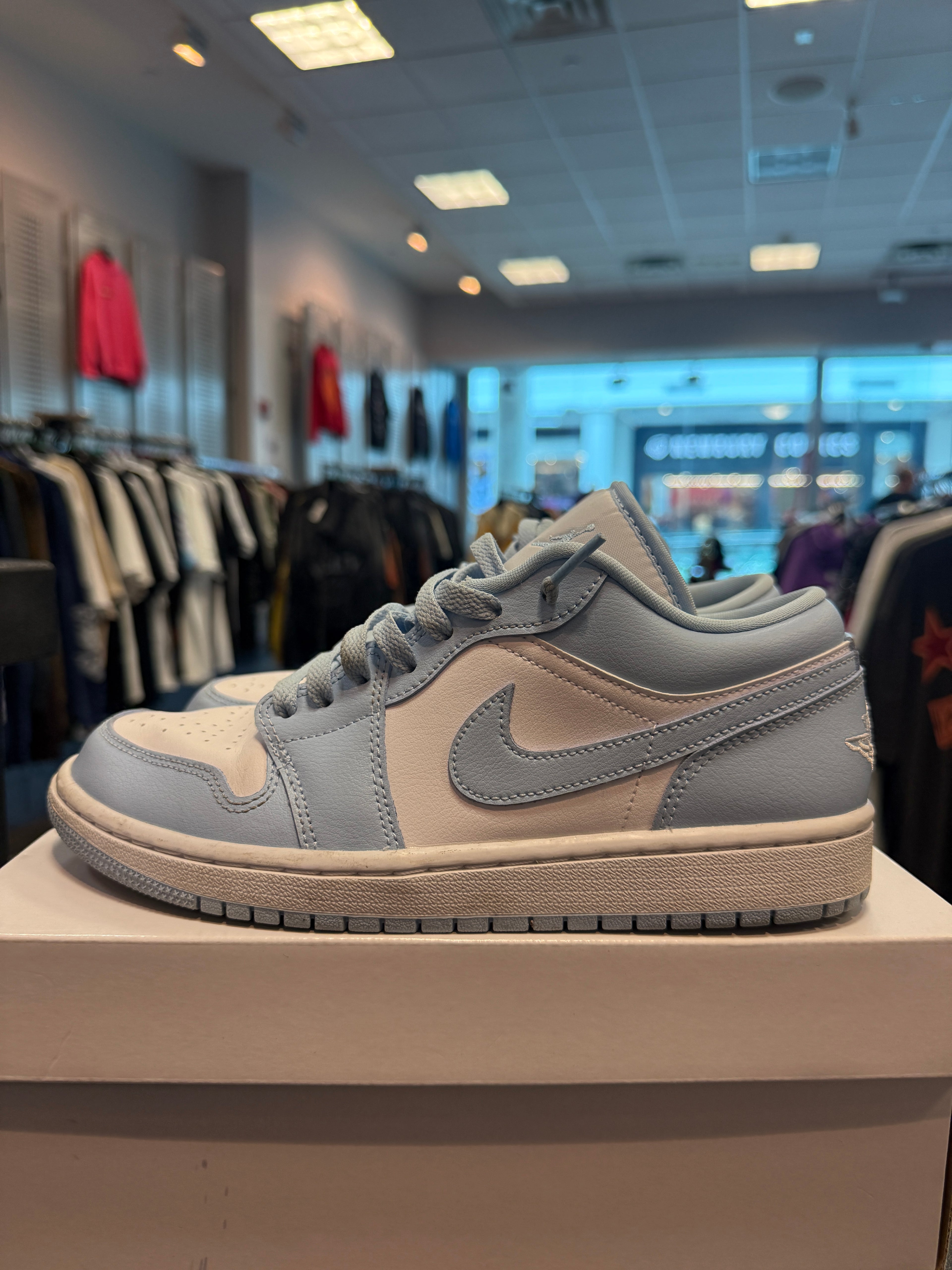 Jordan 1 Low White Ice Blue Size 8.5W Preowned