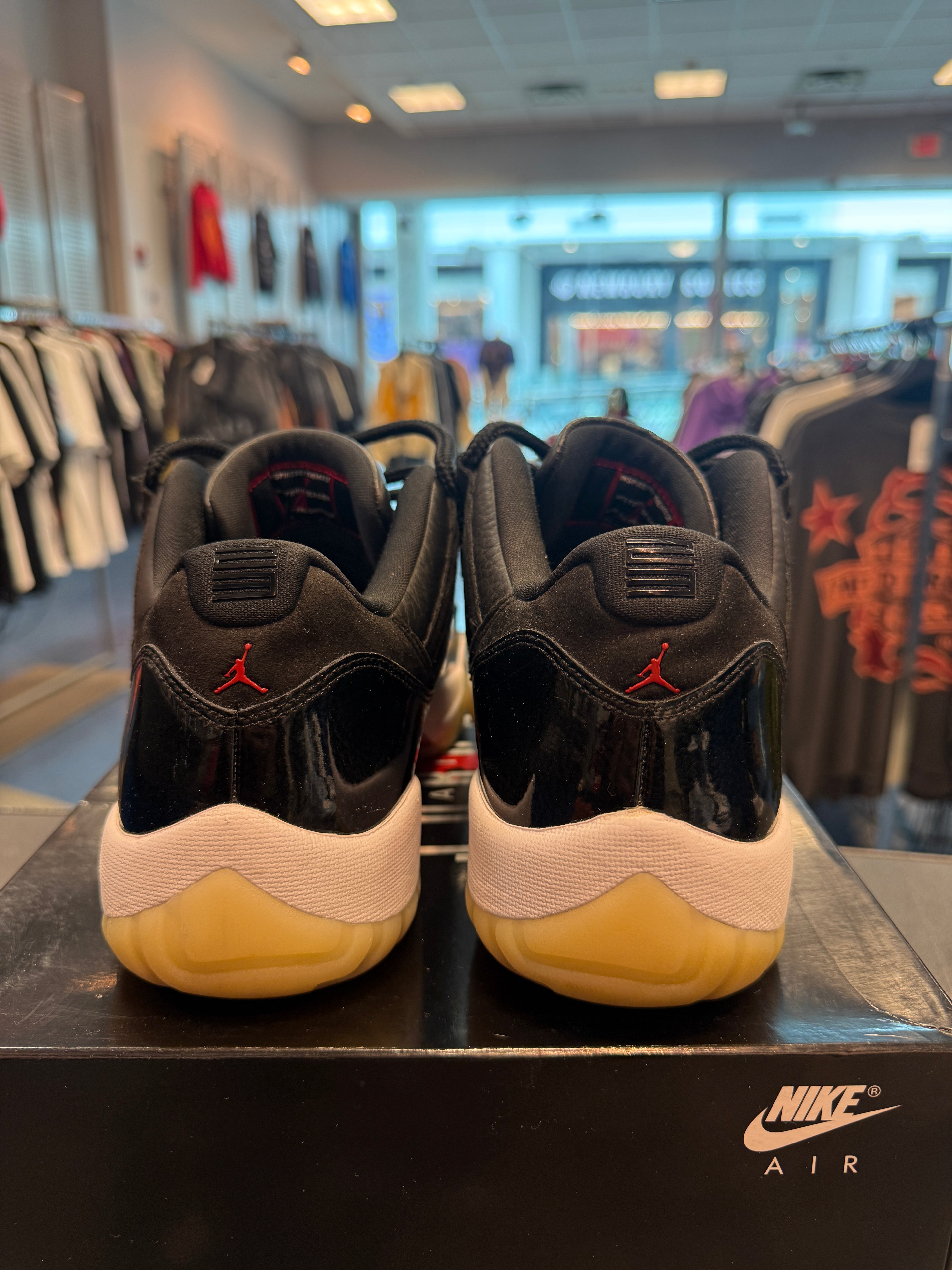 Jordan 11 Retro Low "72-10" Size 12.5M Preowned