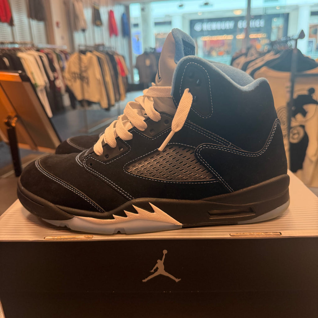 Jordan 5 Retro "Black University Blue" (2026) Size 11.5 Preowned