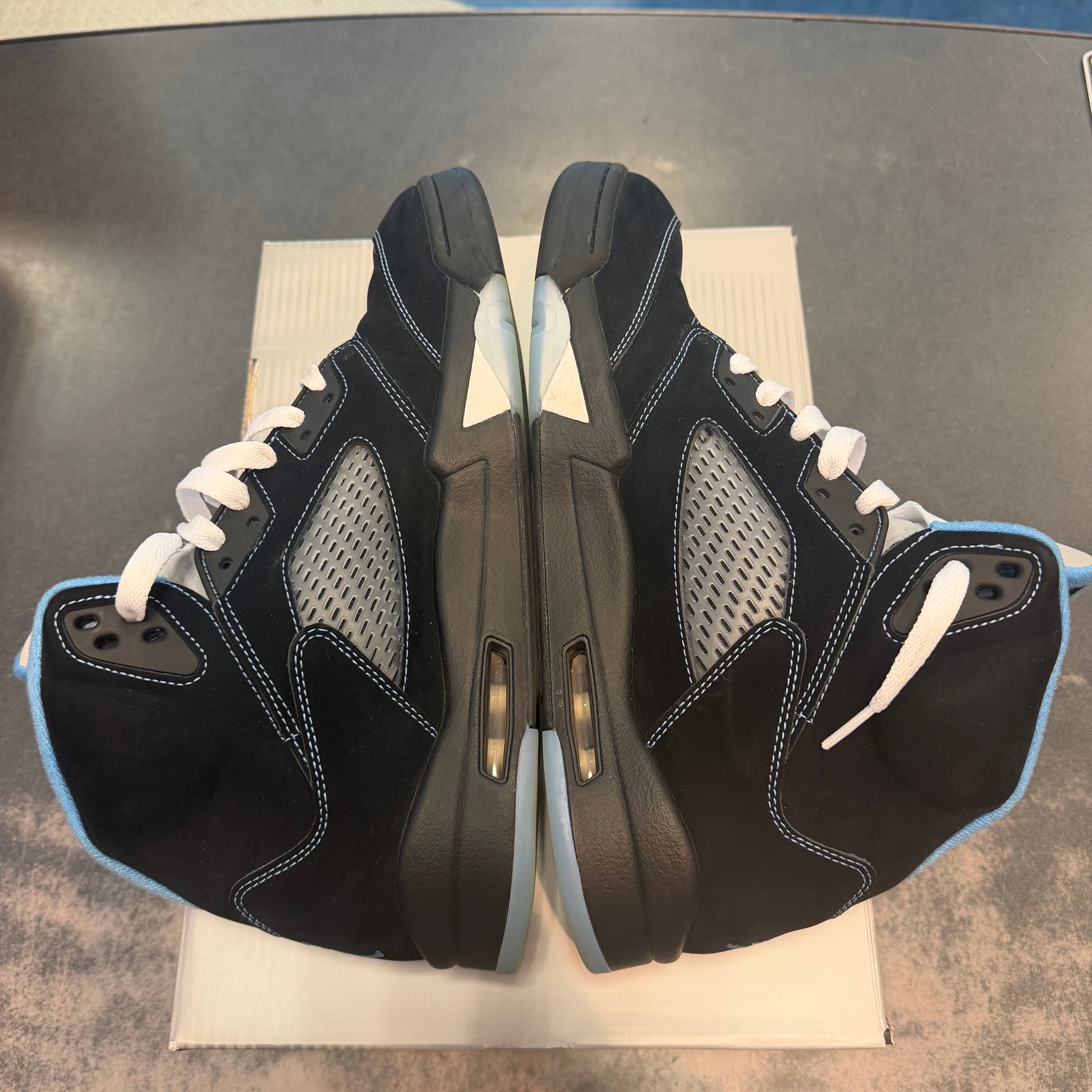 Jordan 5 Retro "Black University Blue" (2026) Size 11.5 Preowned