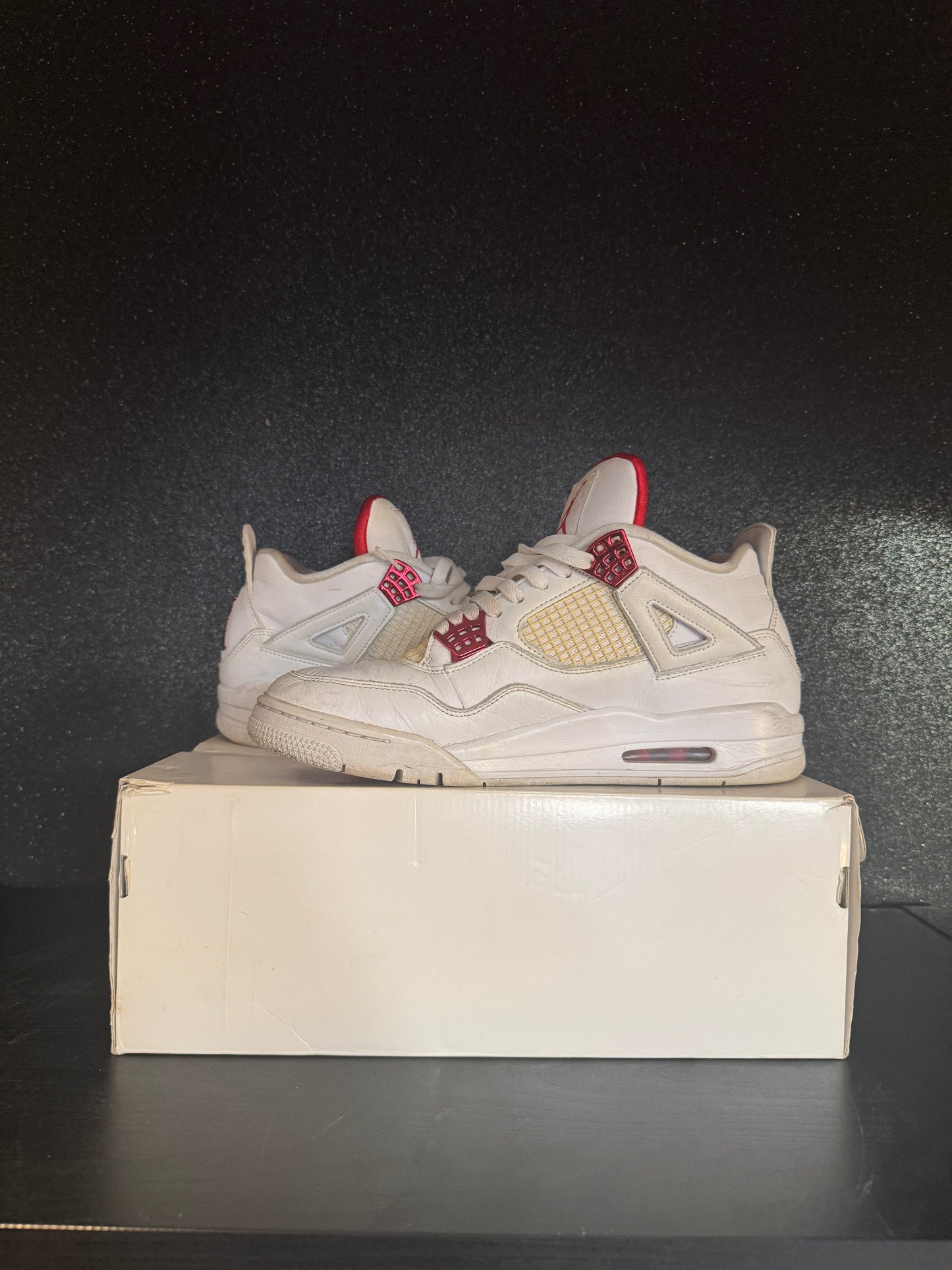 Jordan 4 'Metallic Red' Size 11 Preowned with box