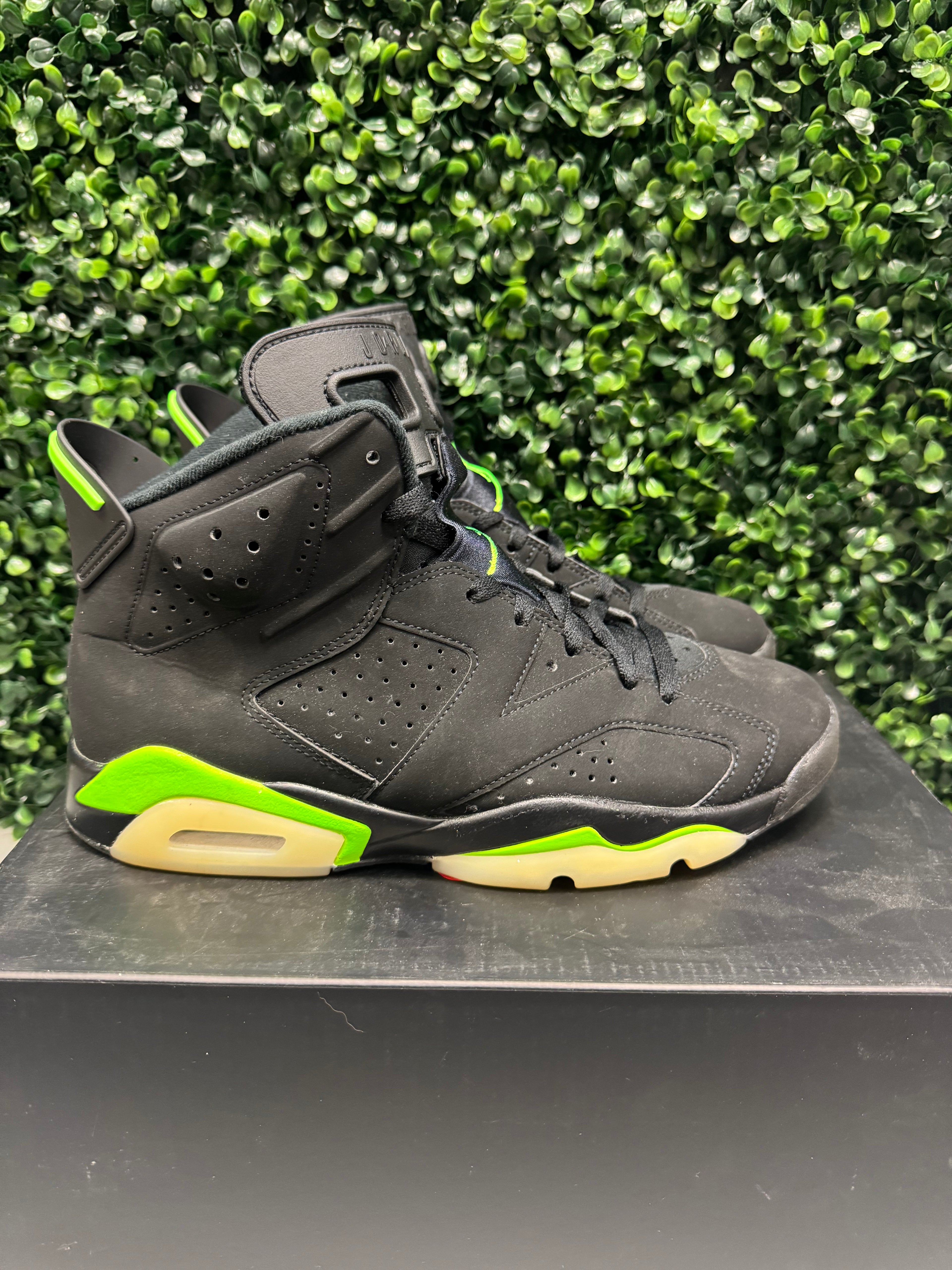 Jordan 6 “Electric Green” Size 9.5 Preowned