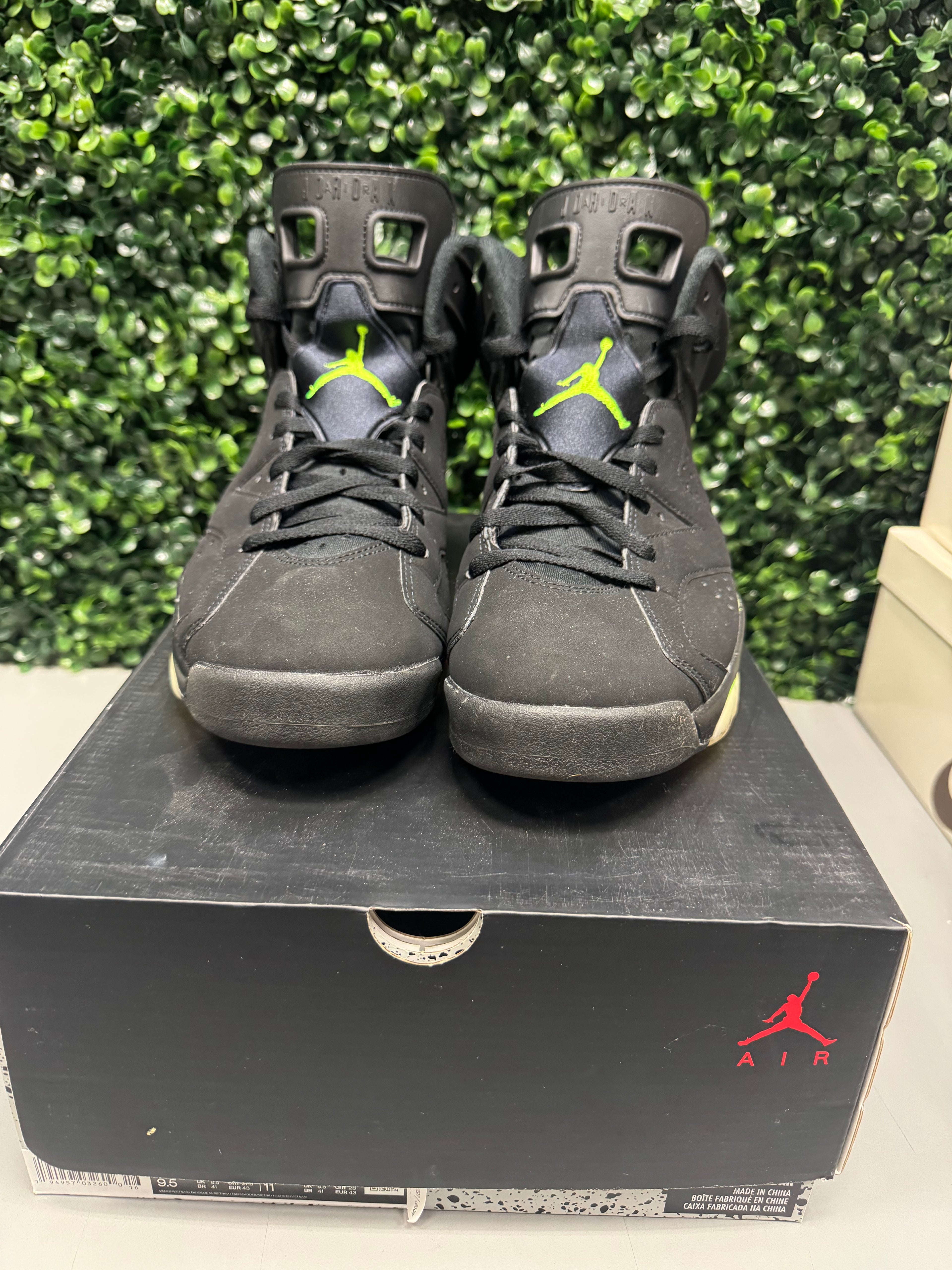 Jordan 6 “Electric Green” Size 9.5 Preowned
