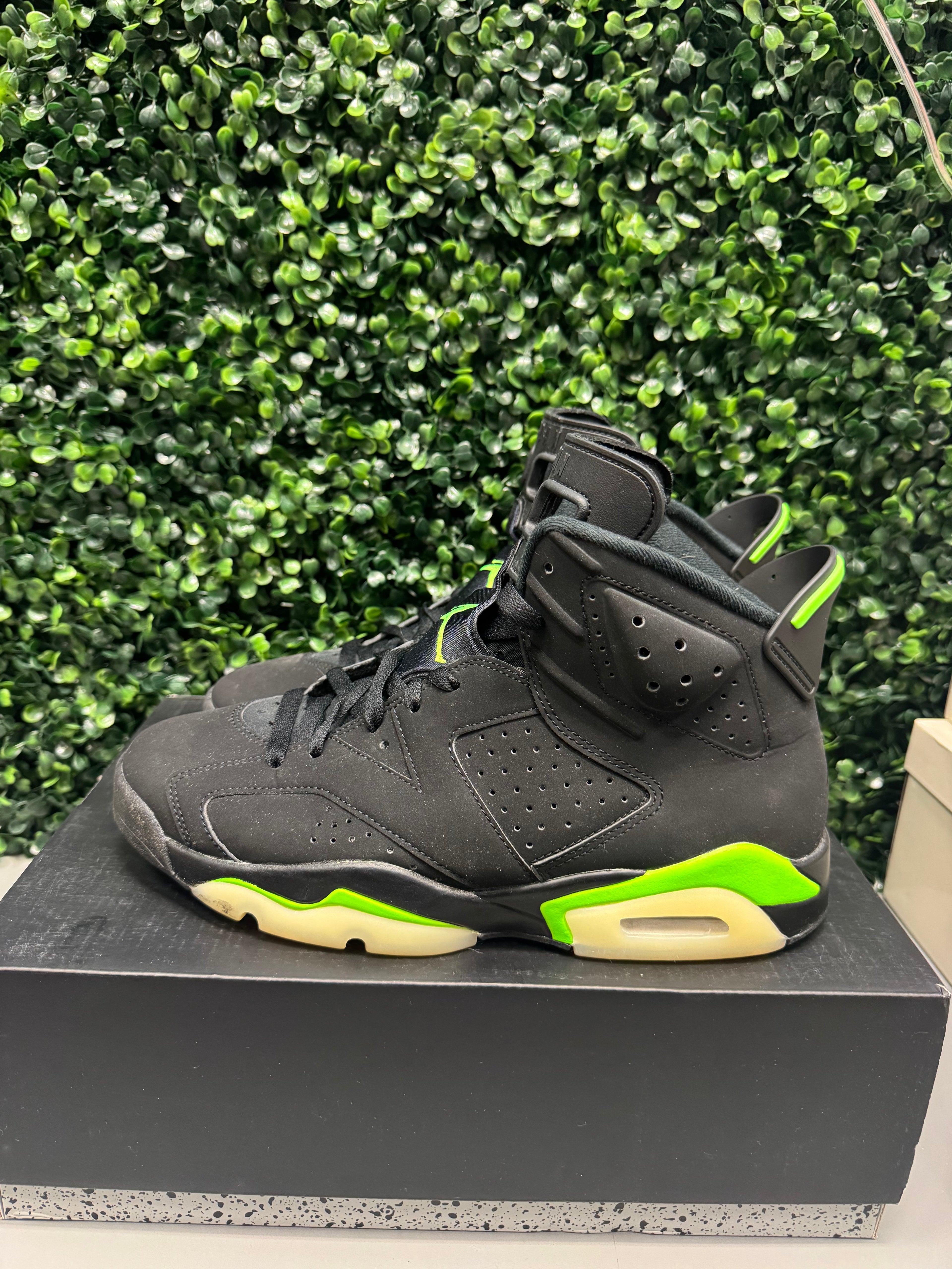 Jordan 6 “Electric Green” Size 9.5 Preowned