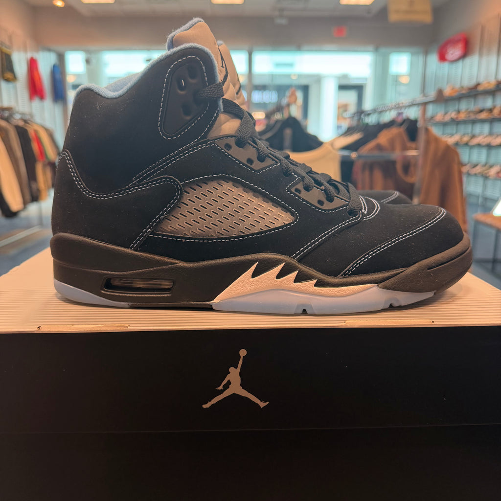 Jordan 5 Retro "Black University Blue" (2026) Size 8.5M Preowned