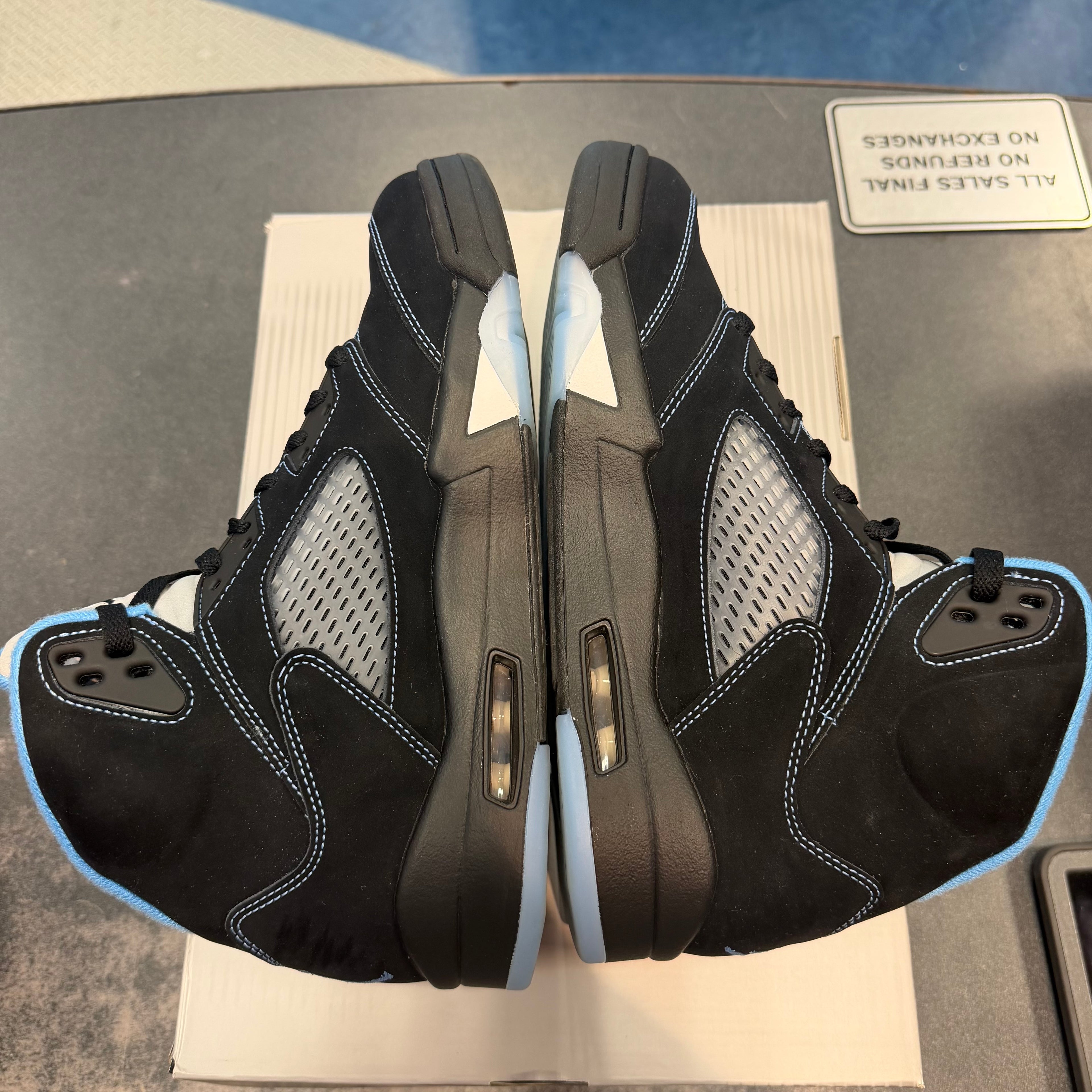 Jordan 5 Retro "Black University Blue" (2026) Size 8.5M Preowned