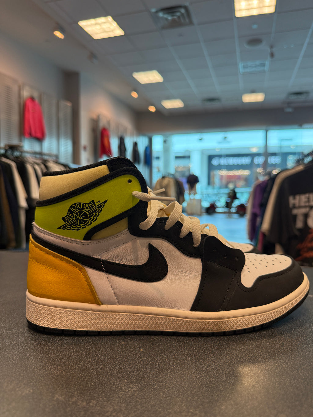 Jordan 1 Retro High "White Black Volt University Gold" Size 10.5M Preowned (NO BOX)