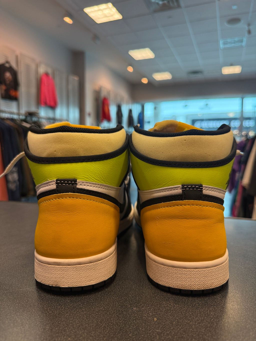 Jordan 1 Retro High "White Black Volt University Gold" Size 10.5M Preowned (NO BOX)