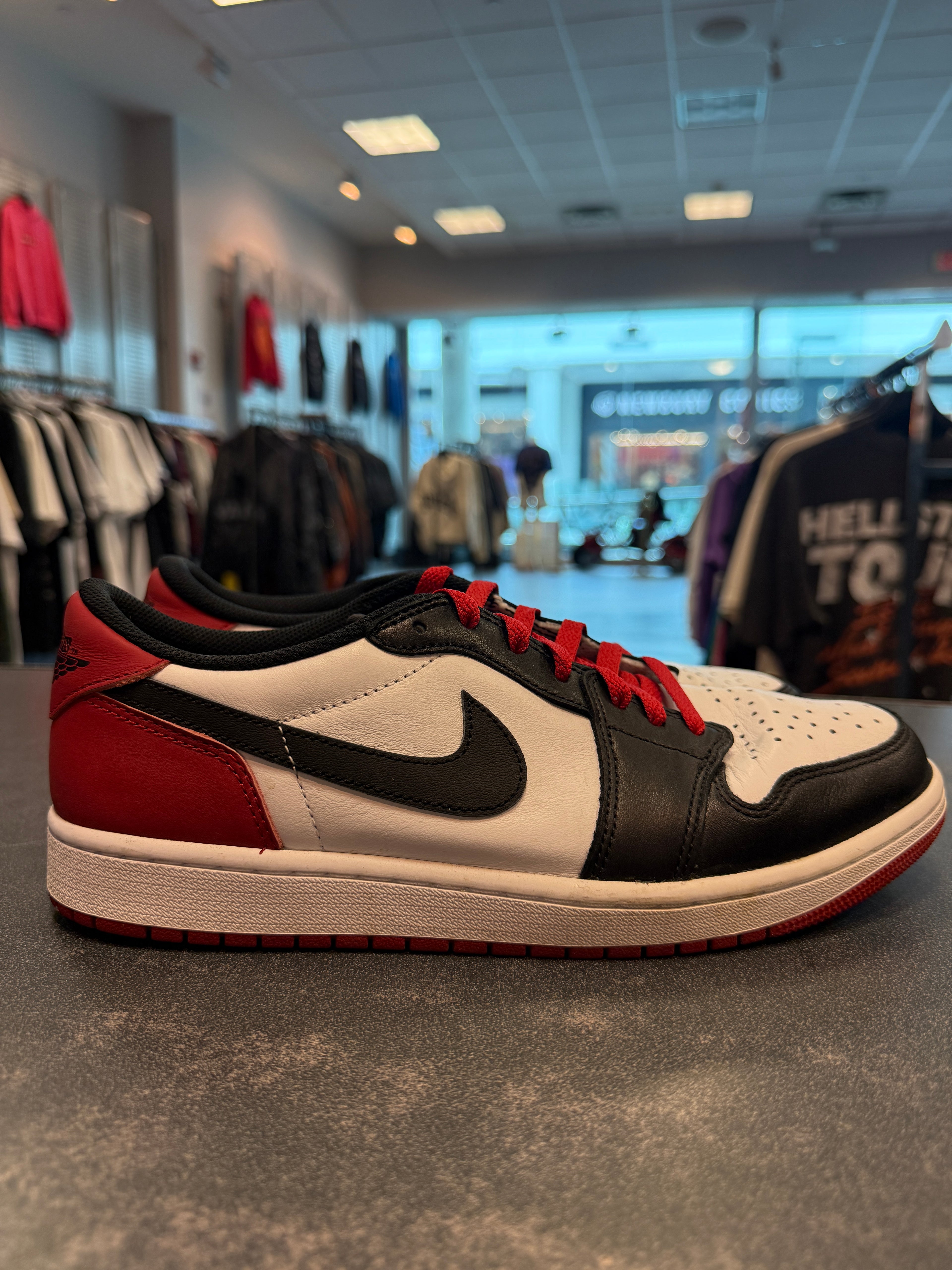 Jordan 1 Retro Low OG "Black Toe" (2023) Size 10M Preowned (NO BOX)