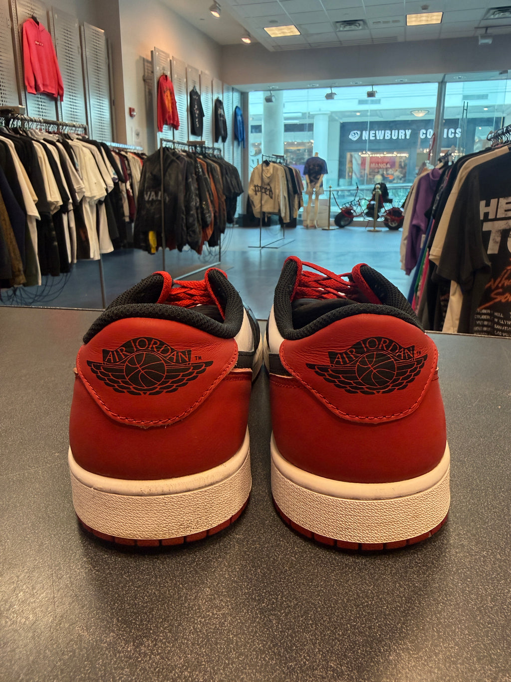 Jordan 1 Retro Low OG "Black Toe" (2023) Size 10M Preowned (NO BOX)