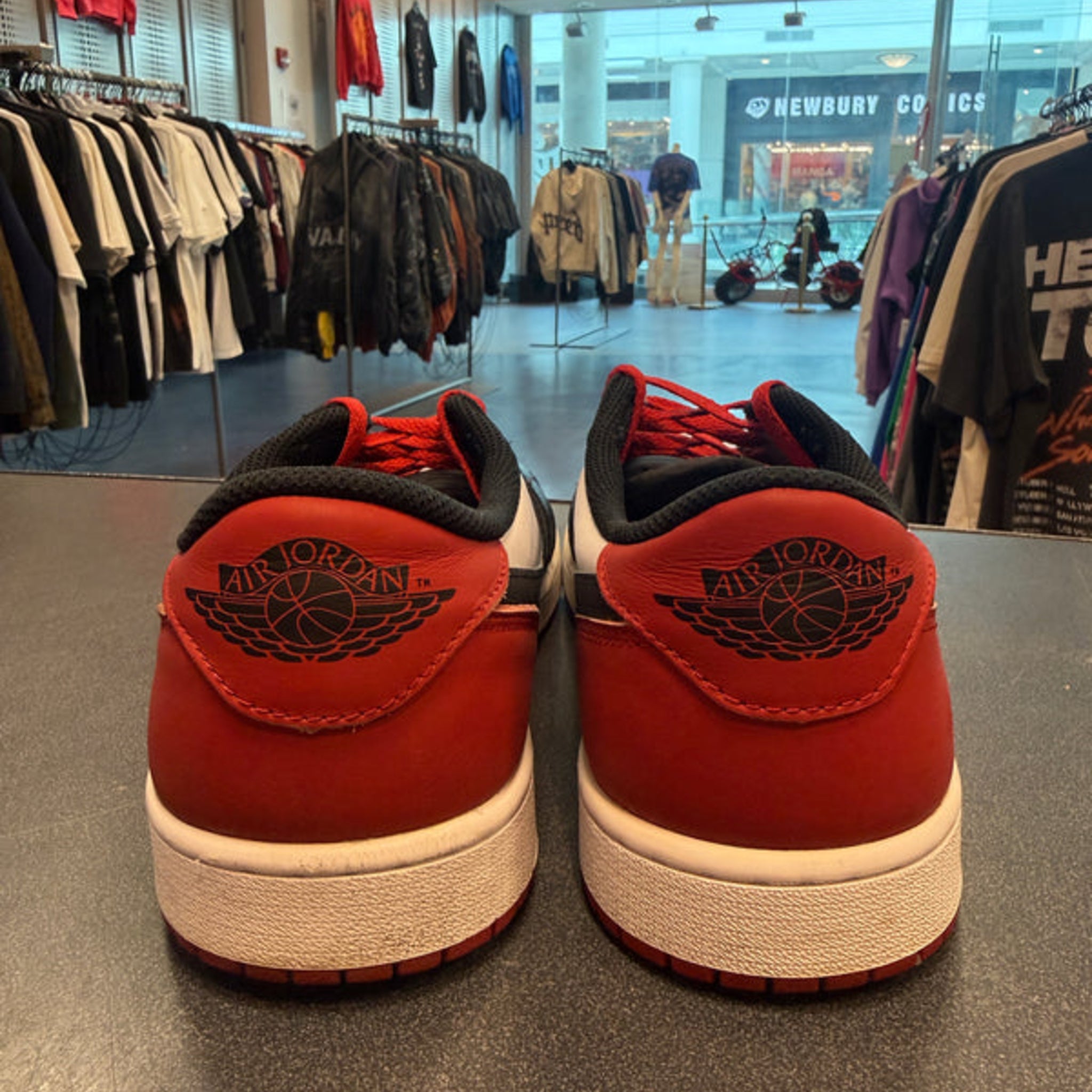 Jordan 1 Retro Low OG "Black Toe" (2023) Size 10M Preowned (NO BOX)