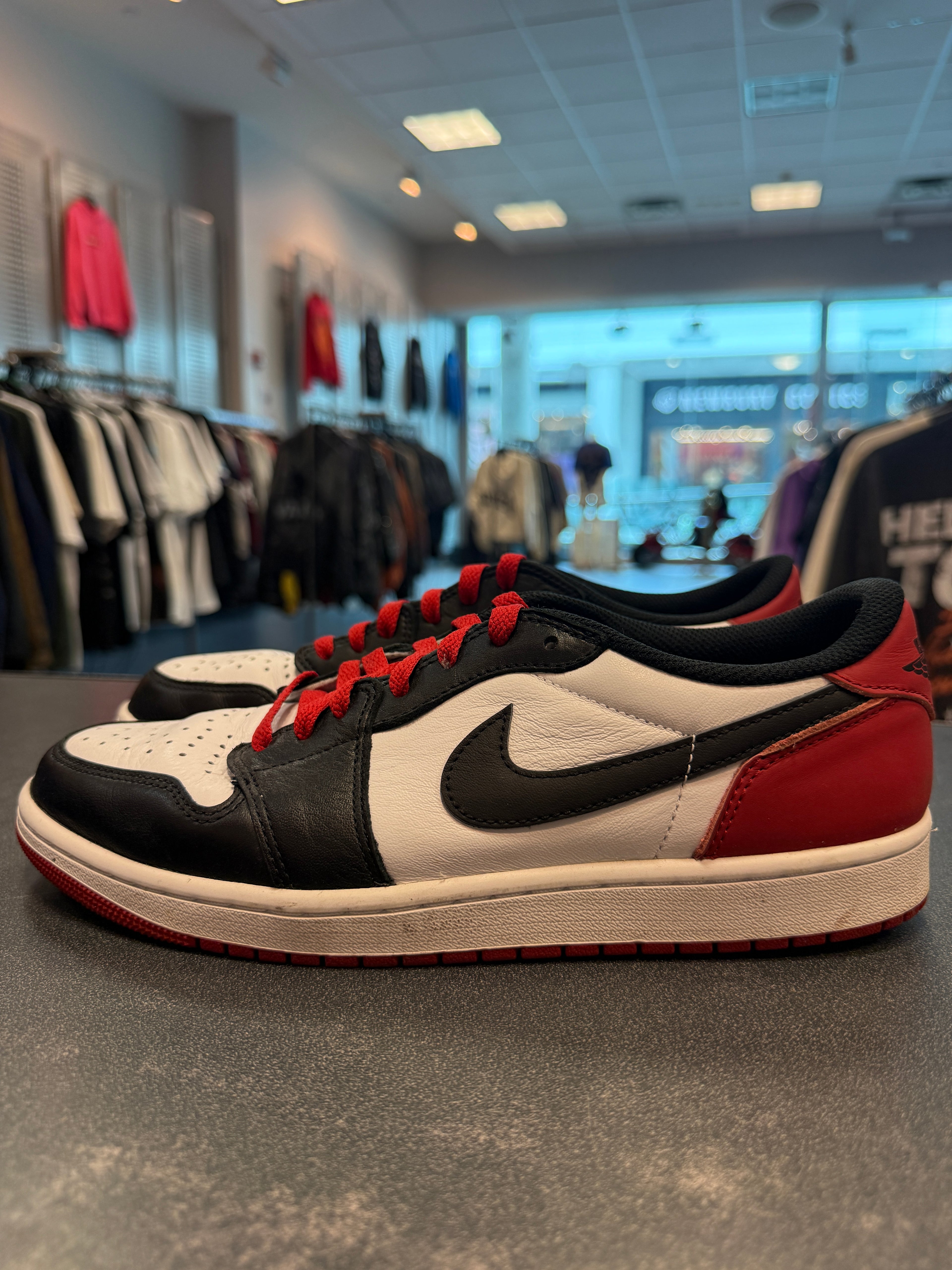 Jordan 1 Retro Low OG "Black Toe" (2023) Size 10M Preowned (NO BOX)