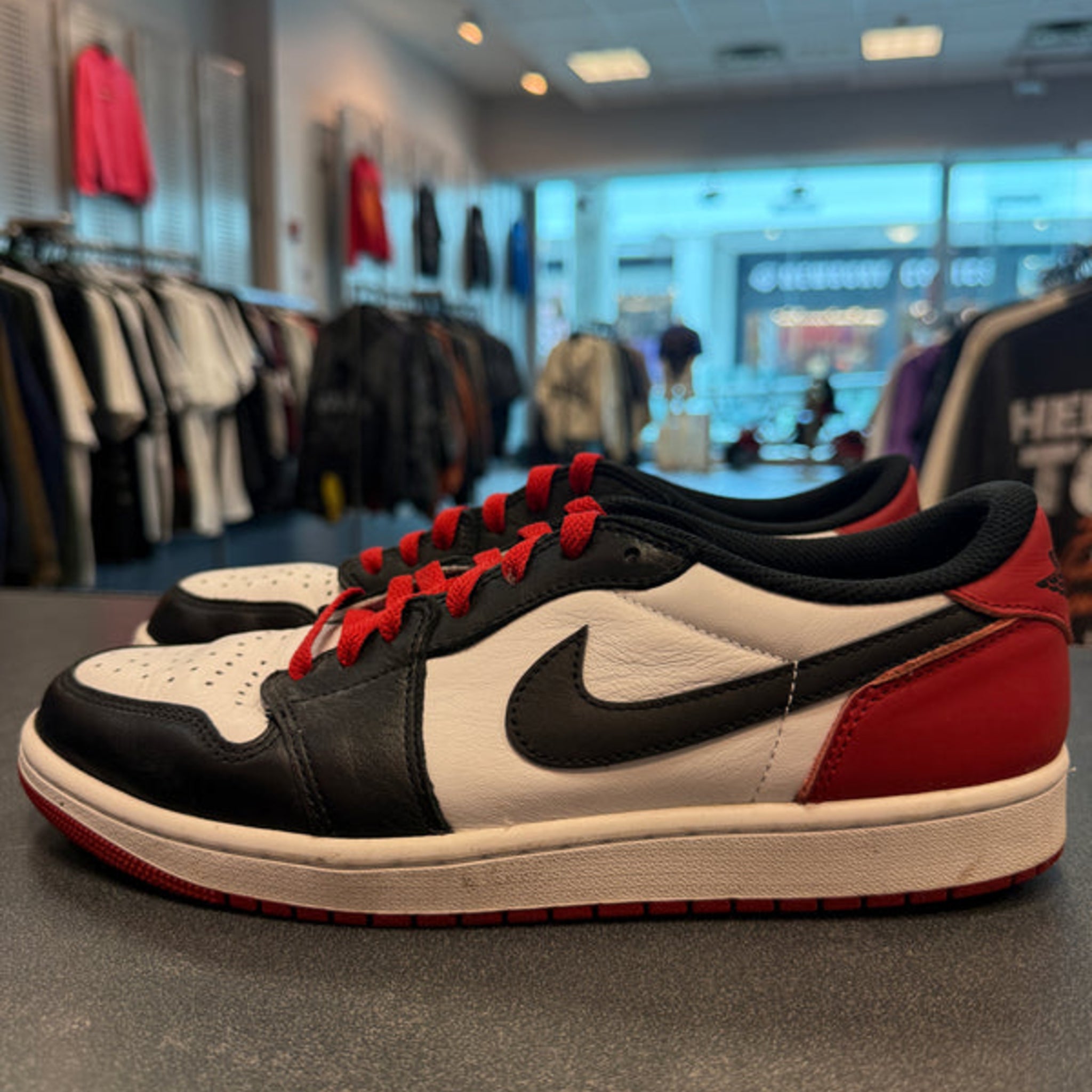 Jordan 1 Retro Low OG "Black Toe" (2023) Size 10M Preowned (NO BOX)