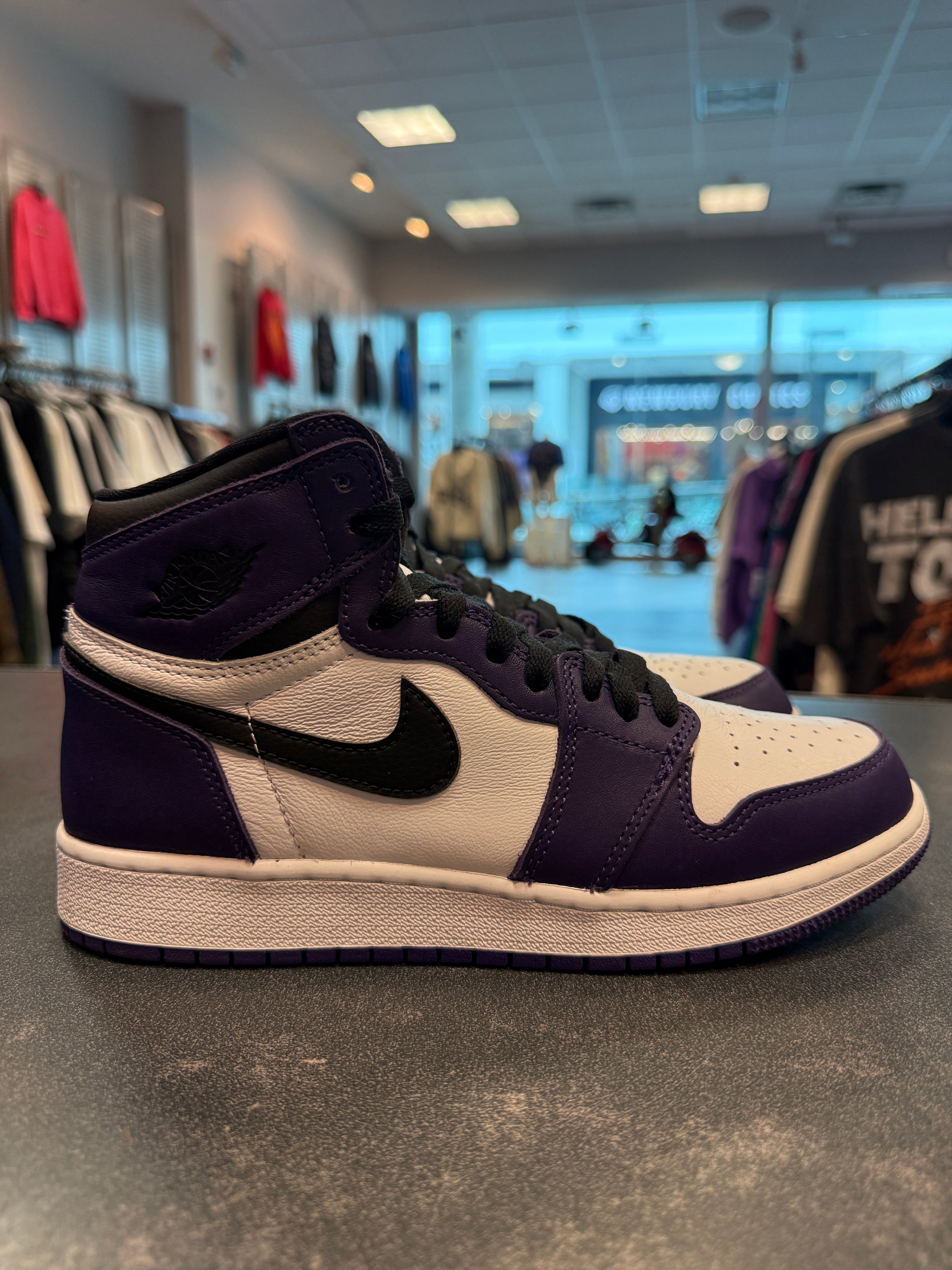 Jordan 1 Retro High "Court Purple White" (GS) Size 6.5Y Preowned (NO BOX)