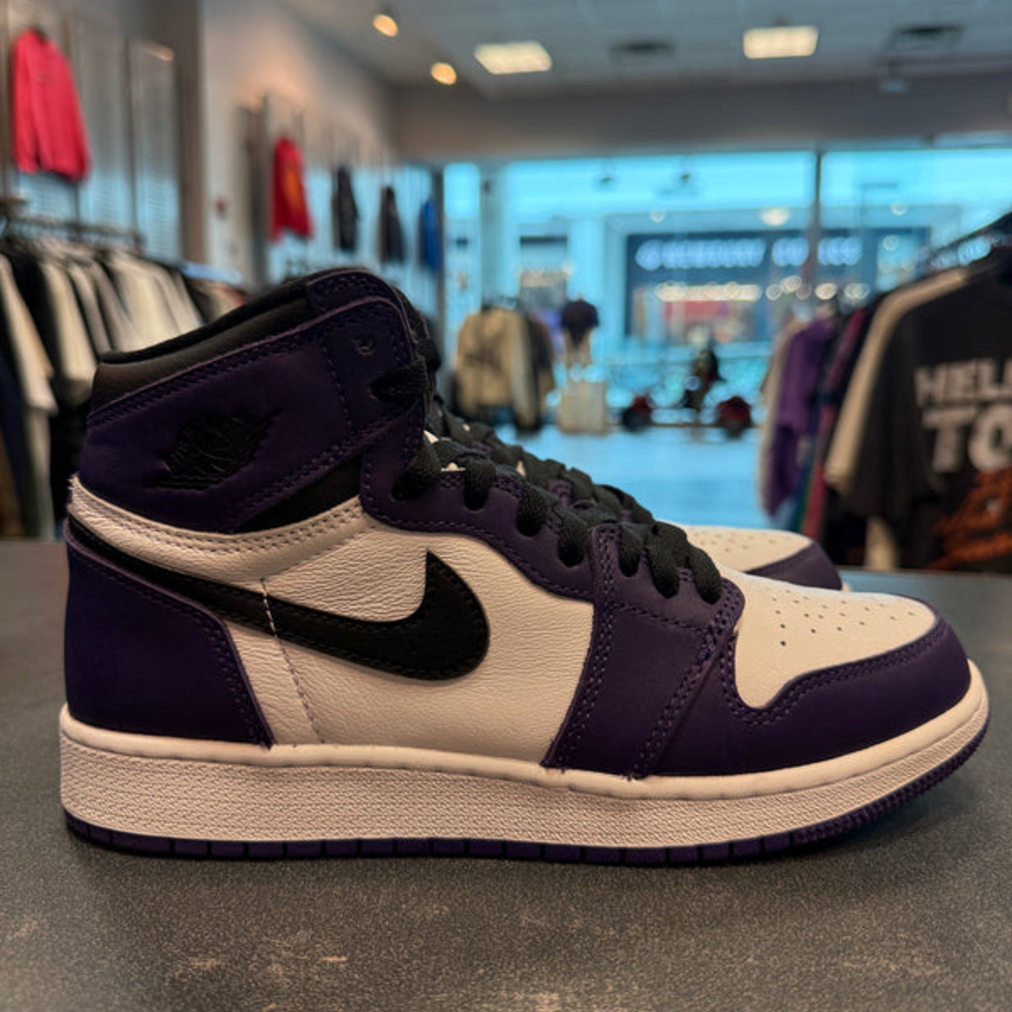Jordan 1 Retro High "Court Purple White" (GS) Size 6.5Y Preowned (NO BOX)