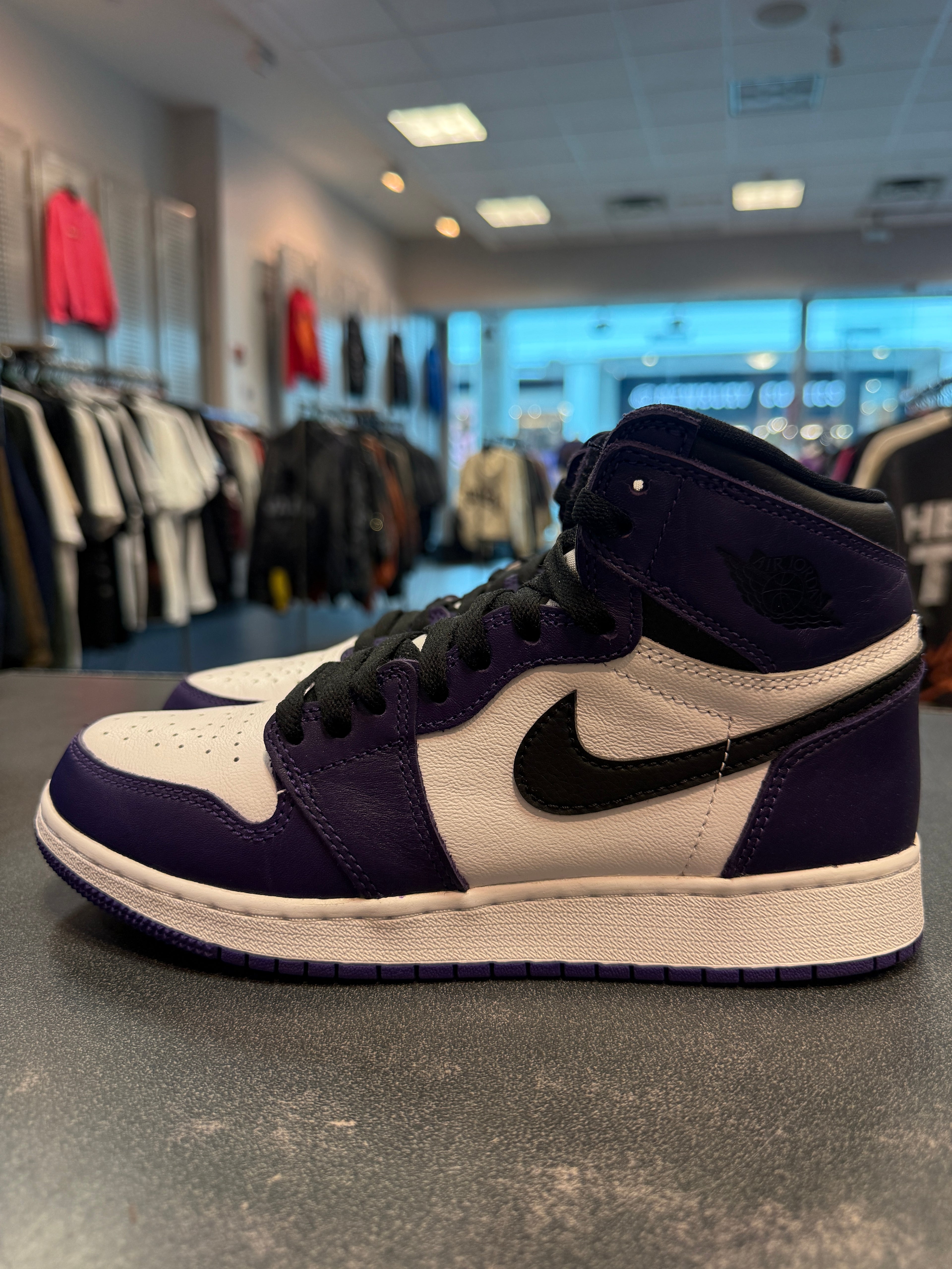 Jordan 1 Retro High "Court Purple White" (GS) Size 6.5Y Preowned (NO BOX)