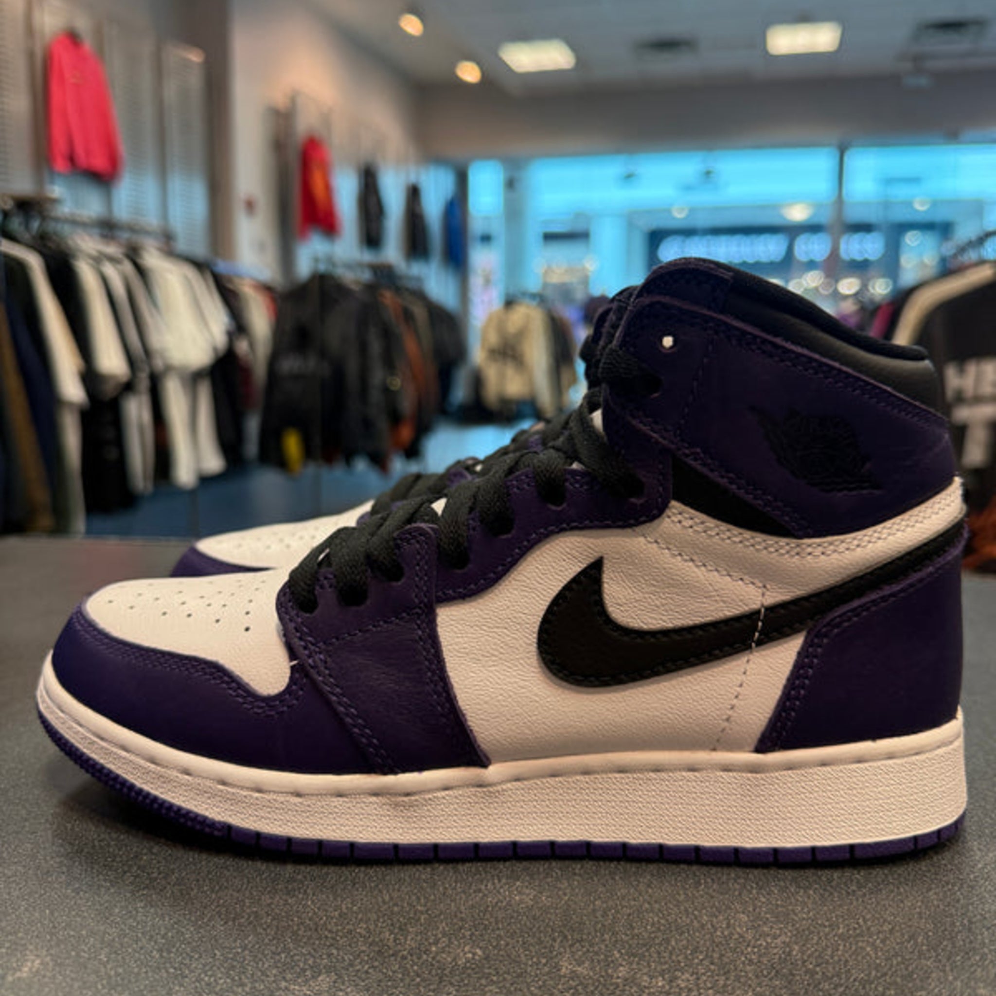 Jordan 1 Retro High "Court Purple White" (GS) Size 6.5Y Preowned (NO BOX)