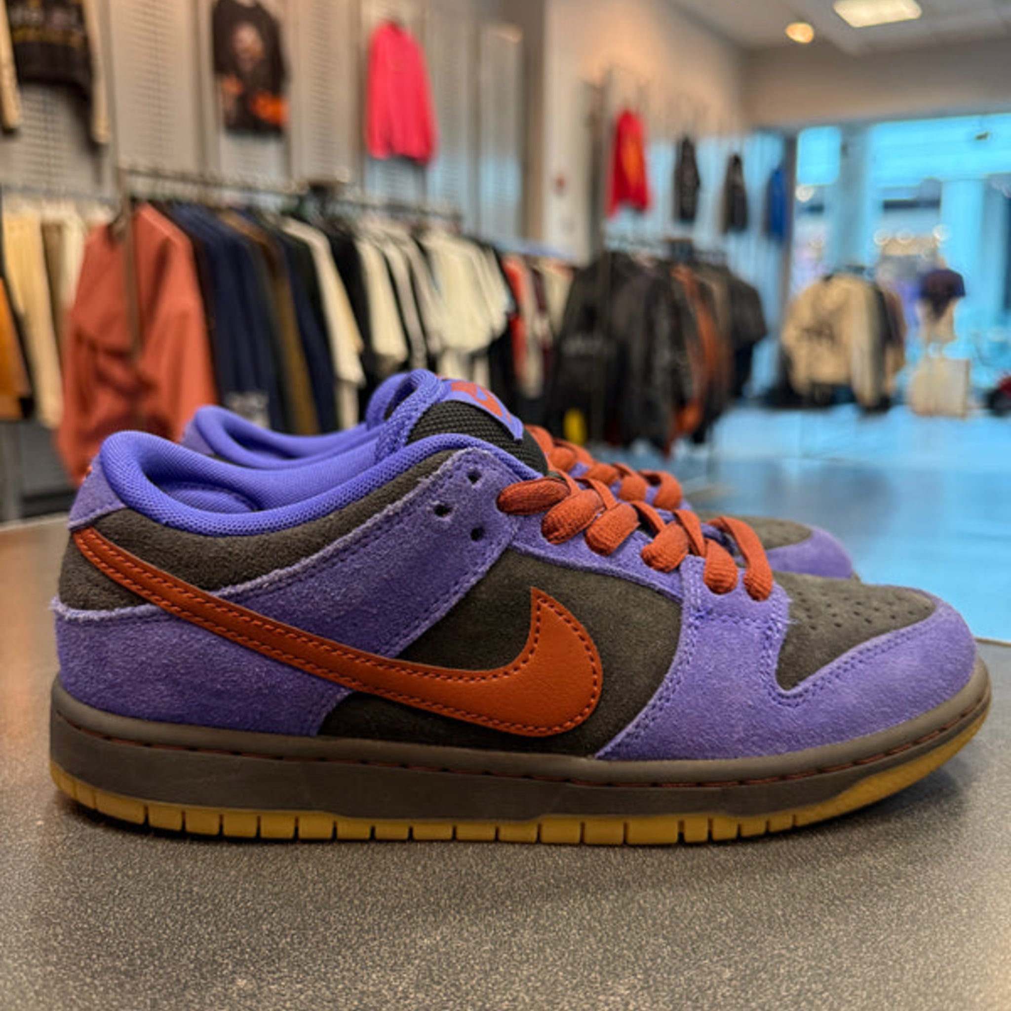 Nike SB Dunk Low "Persian Violet" Size 6.5M Preowned (NO BOX)