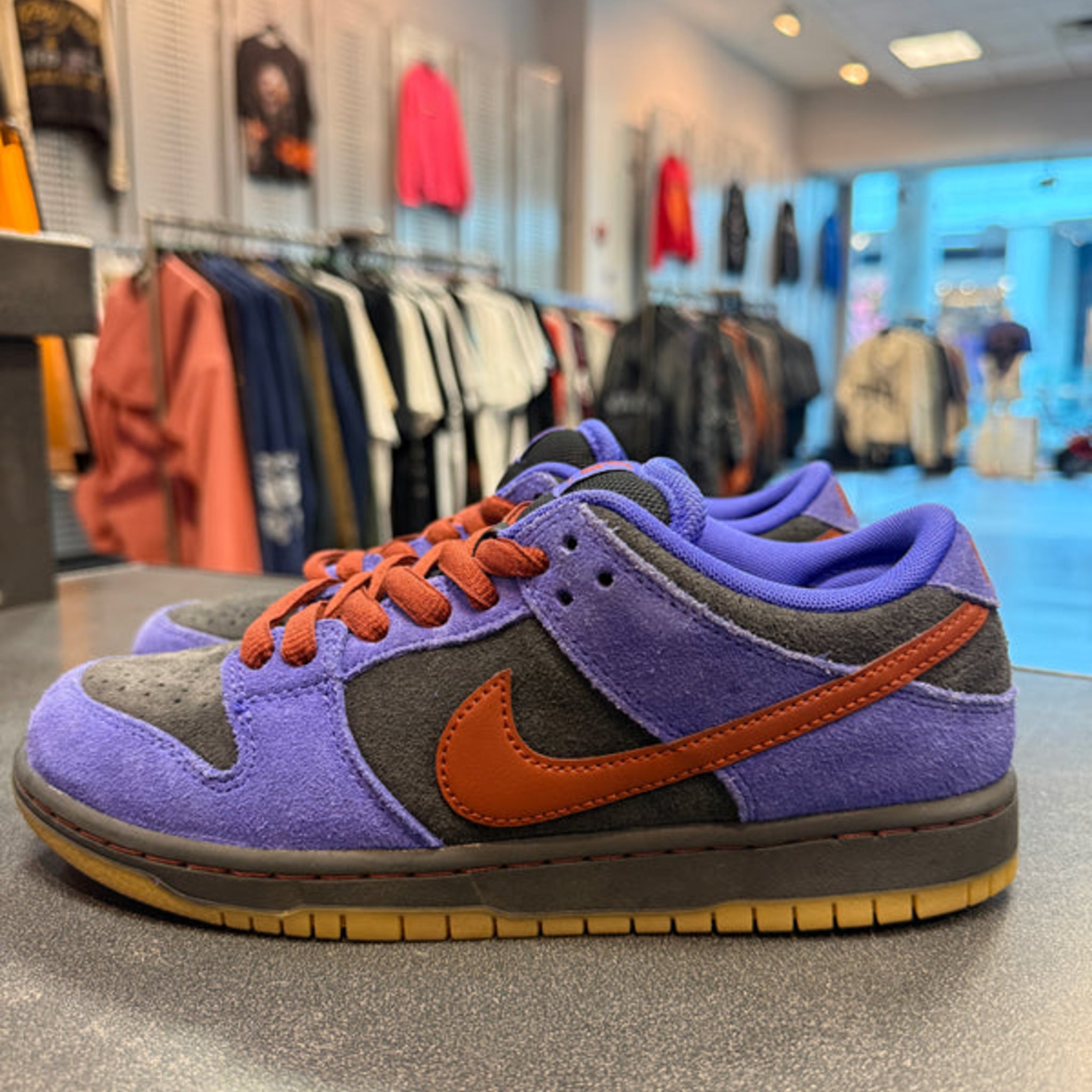 Nike SB Dunk Low "Persian Violet" Size 6.5M Preowned (NO BOX)