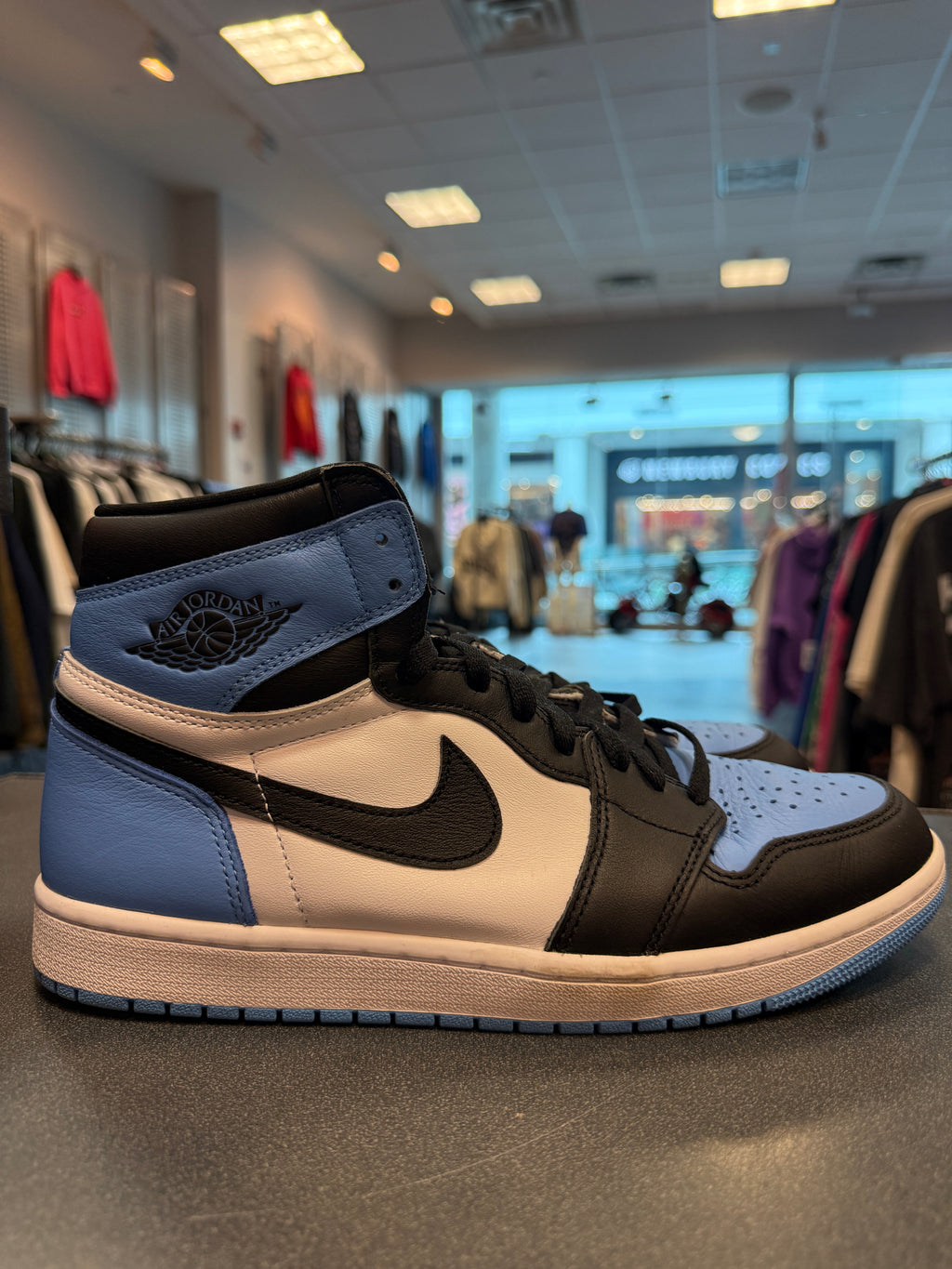 Jordan 1 Retro High OG UNC Toe Size 10M Preowned (NO BOX)