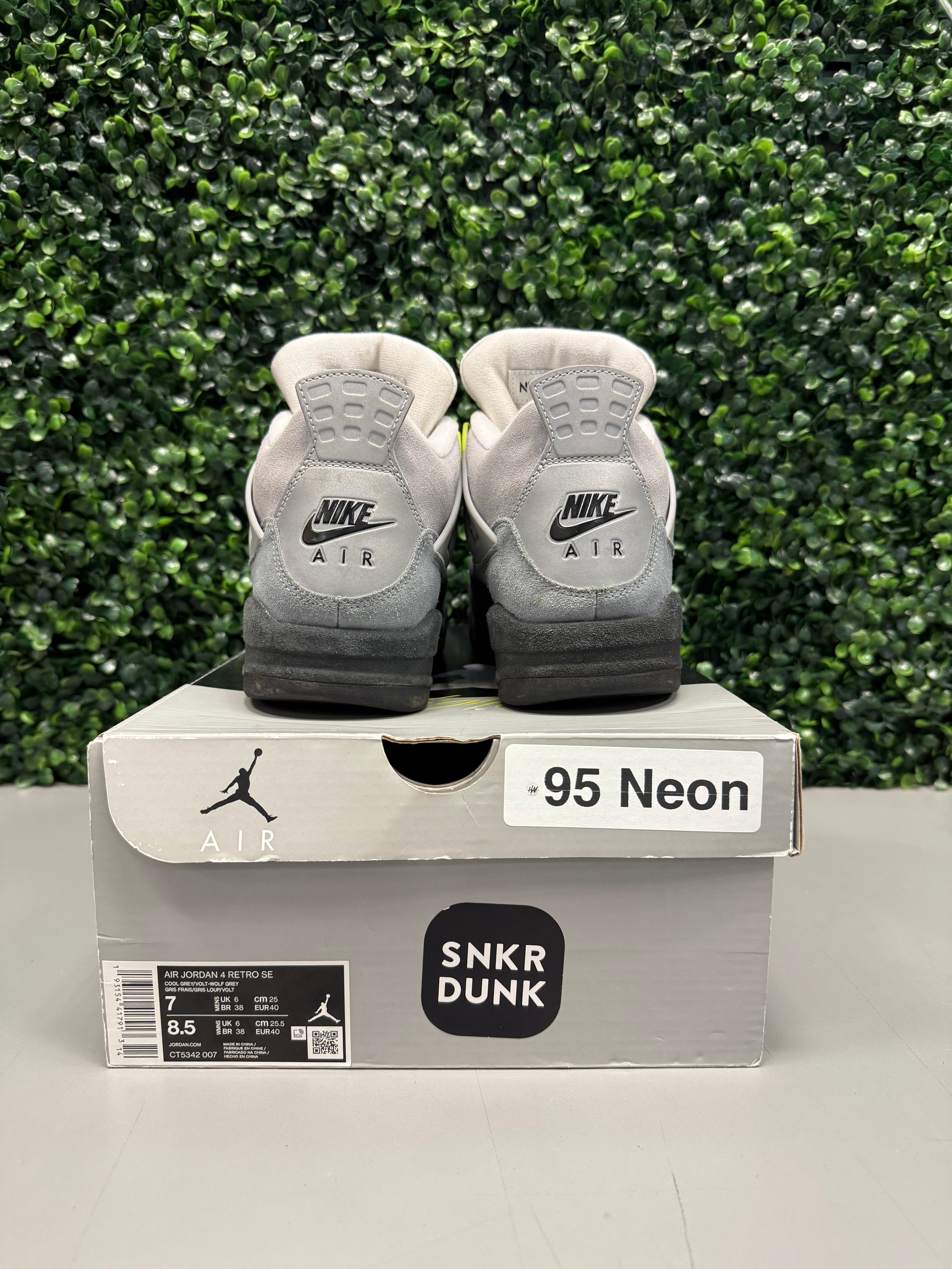 Jordan 4 Retro "95 Neon" Size 7 Preowned