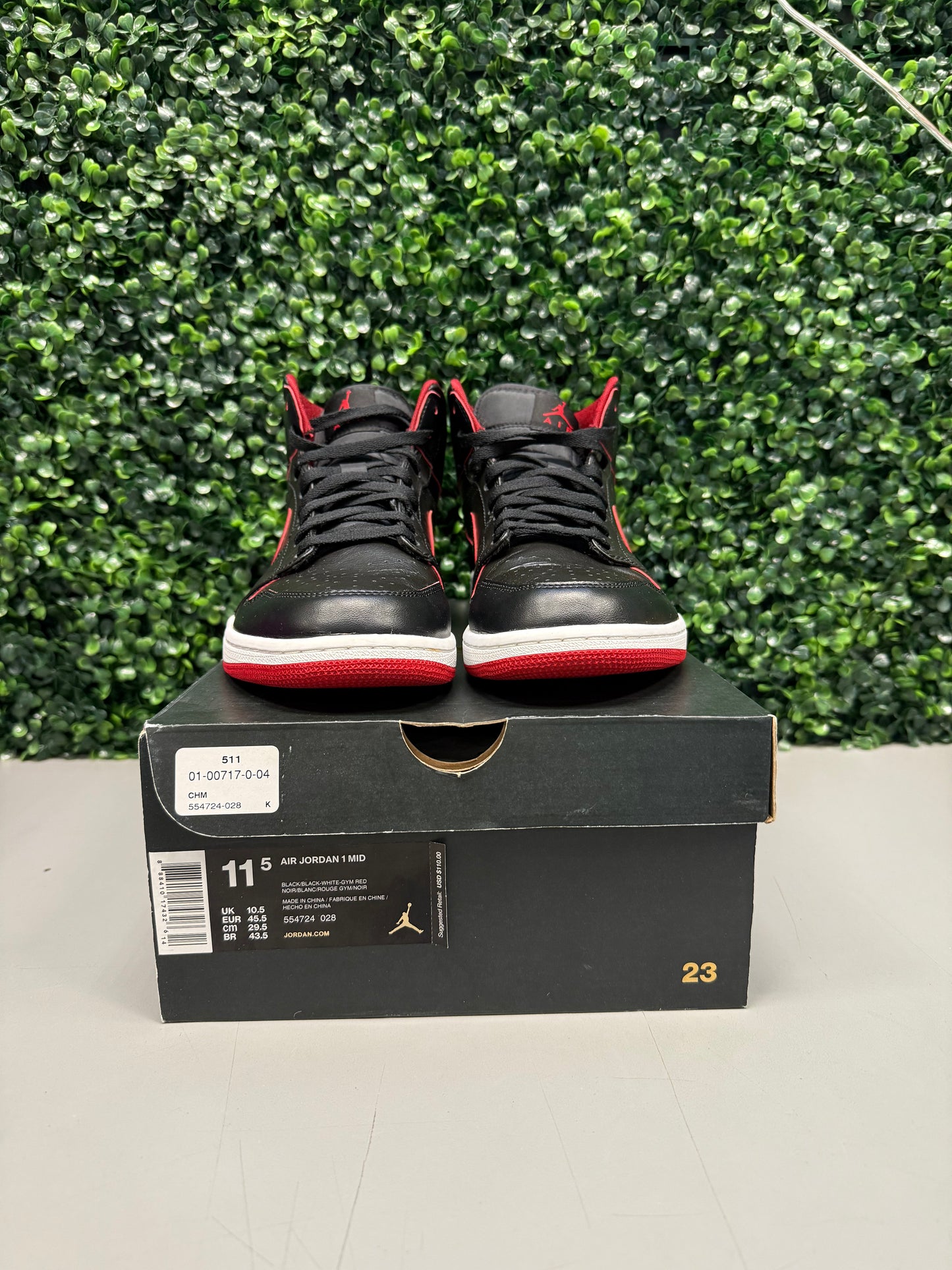 Jordan 1 Retro Mid "Black Red White" Size 11.5 Preowned