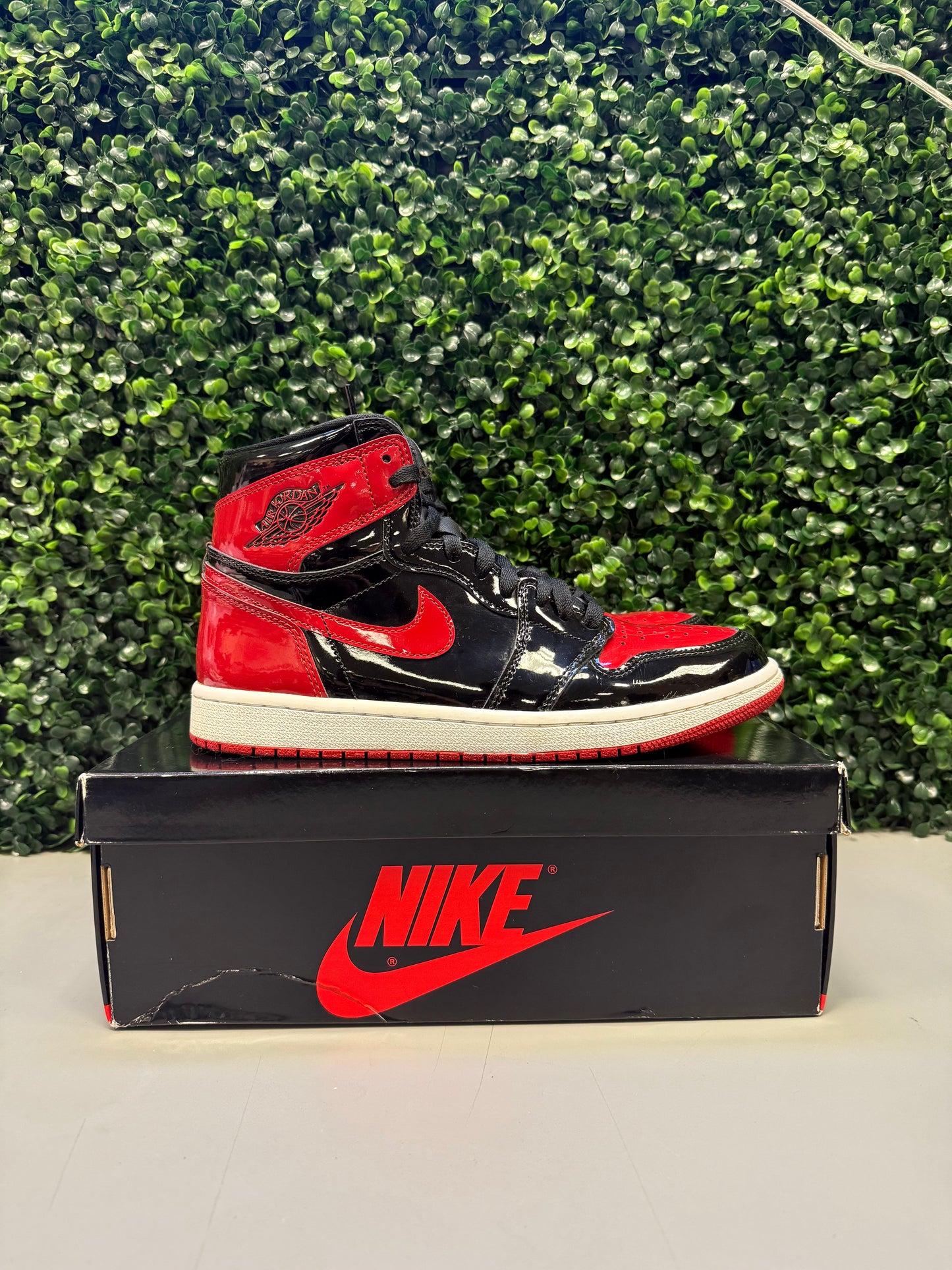 Jordan 1 High "Patent Bred" Size 9 Preowned