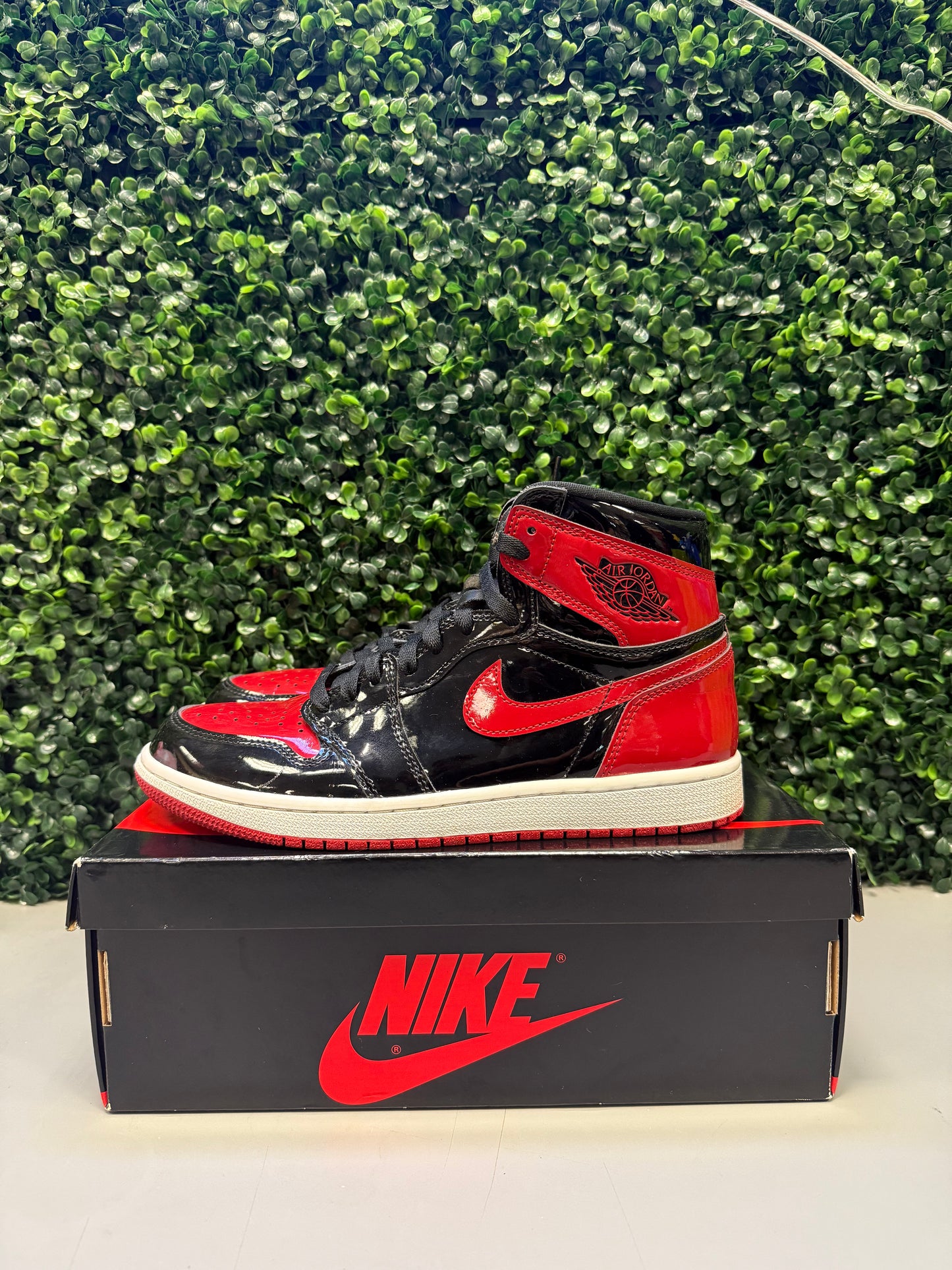 Jordan 1 High "Patent Bred" Size 9 Preowned