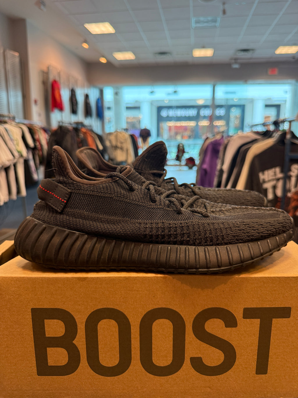 adidas Yeezy Boost 350 V2 'Black' (Non-Reflective) Size 10 Preowned