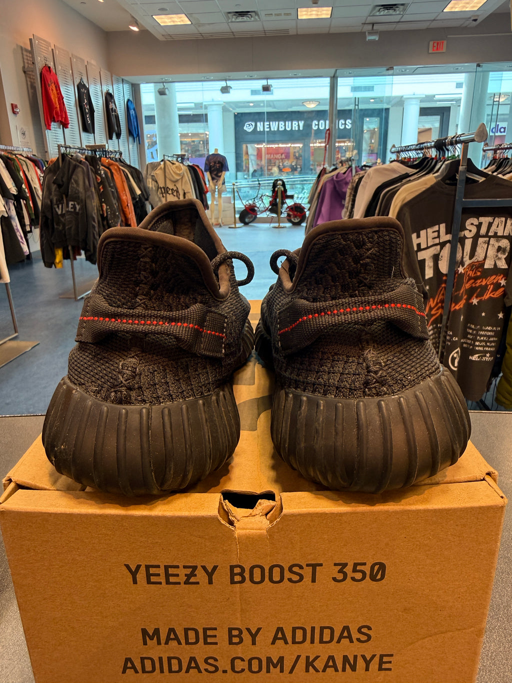 adidas Yeezy Boost 350 V2 'Black' (Non-Reflective) Size 10 Preowned