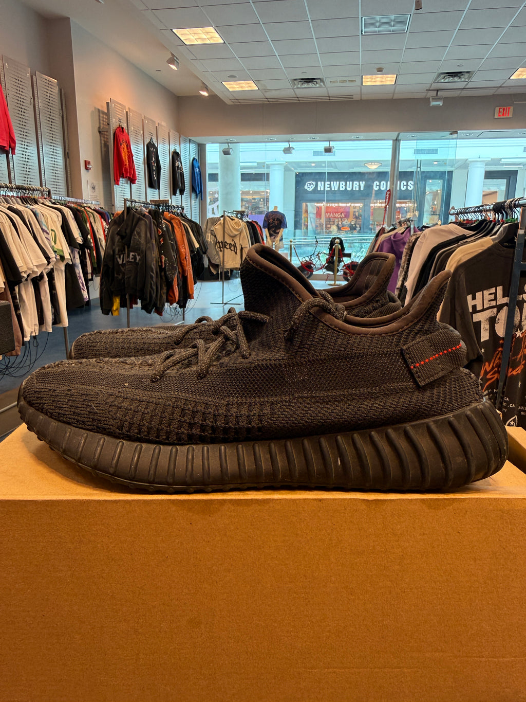 adidas Yeezy Boost 350 V2 'Black' (Non-Reflective) Size 10 Preowned