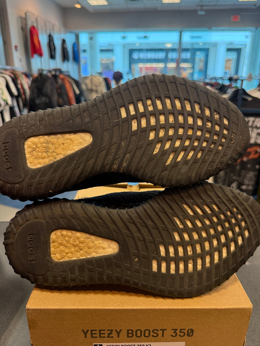 adidas Yeezy Boost 350 V2 'Black' (Non-Reflective) Size 10 Preowned