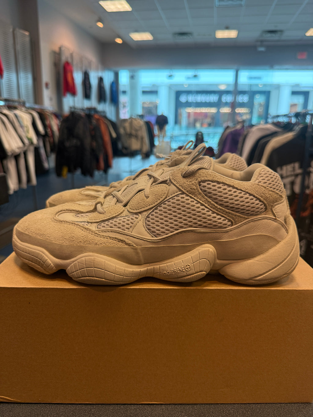 adidas Yeezy 500 'Blush' Size 10.5 Preowned