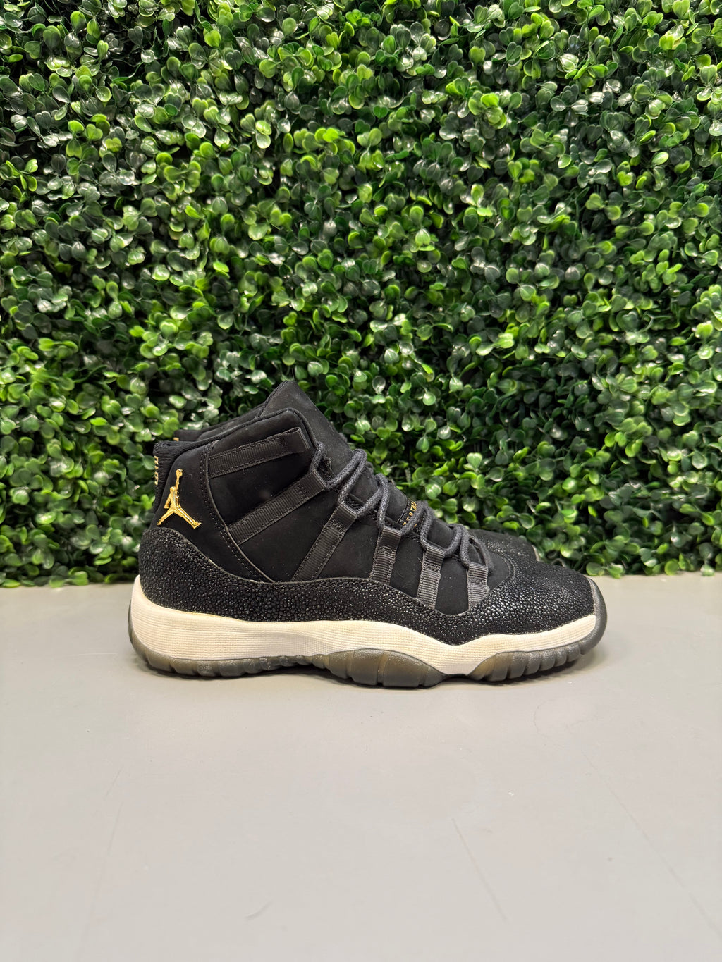 Jordan 11 Retro "Heiress Black Stingray" Size 4.5Y Preowned No Box