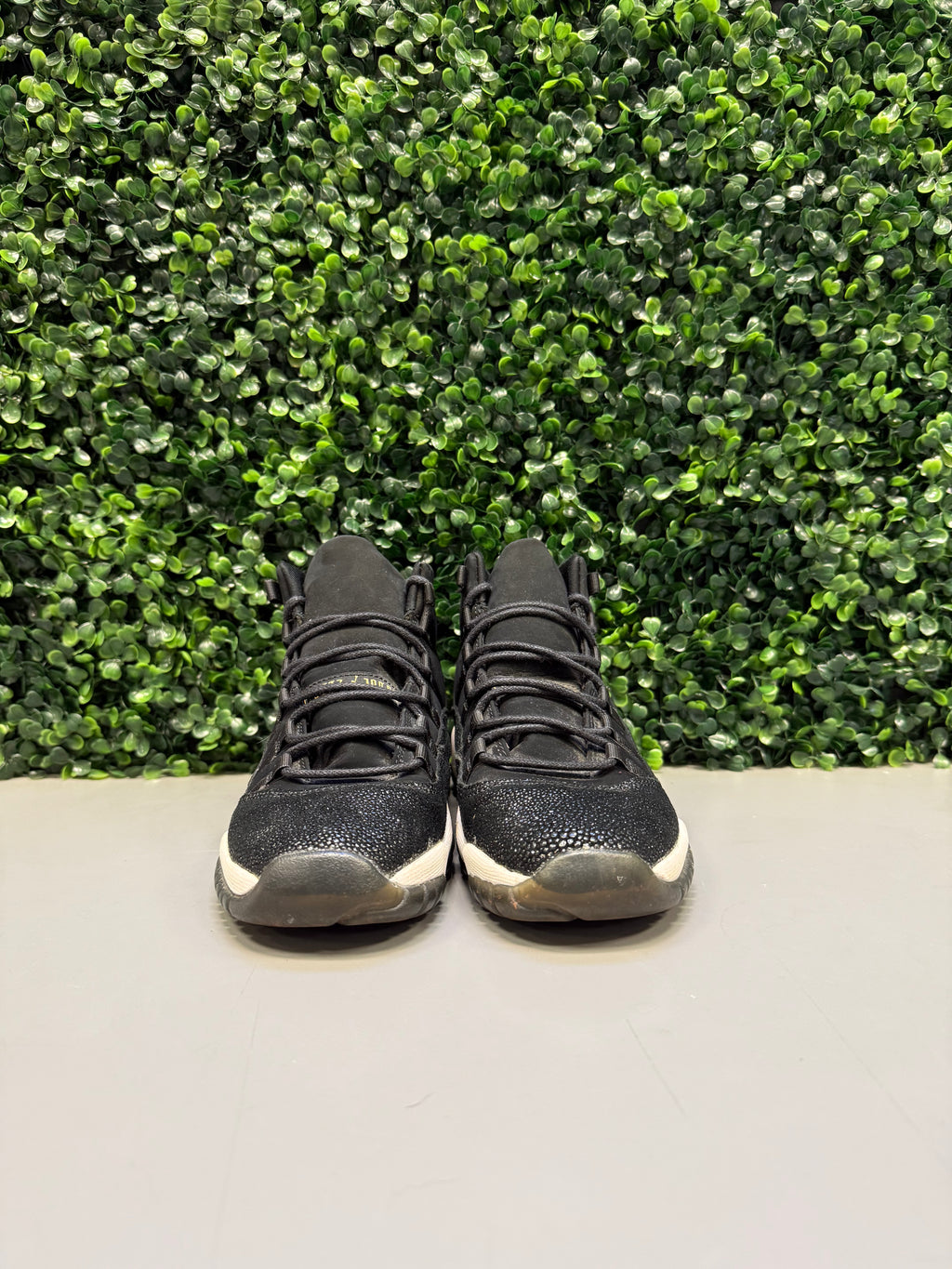 Jordan 11 Retro "Heiress Black Stingray" Size 4.5Y Preowned No Box