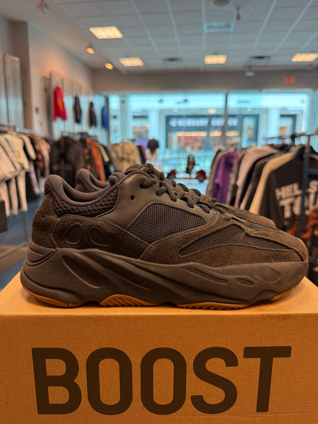 adidas Yeezy Boost 700 'Utility Black' Size 10 Preowned