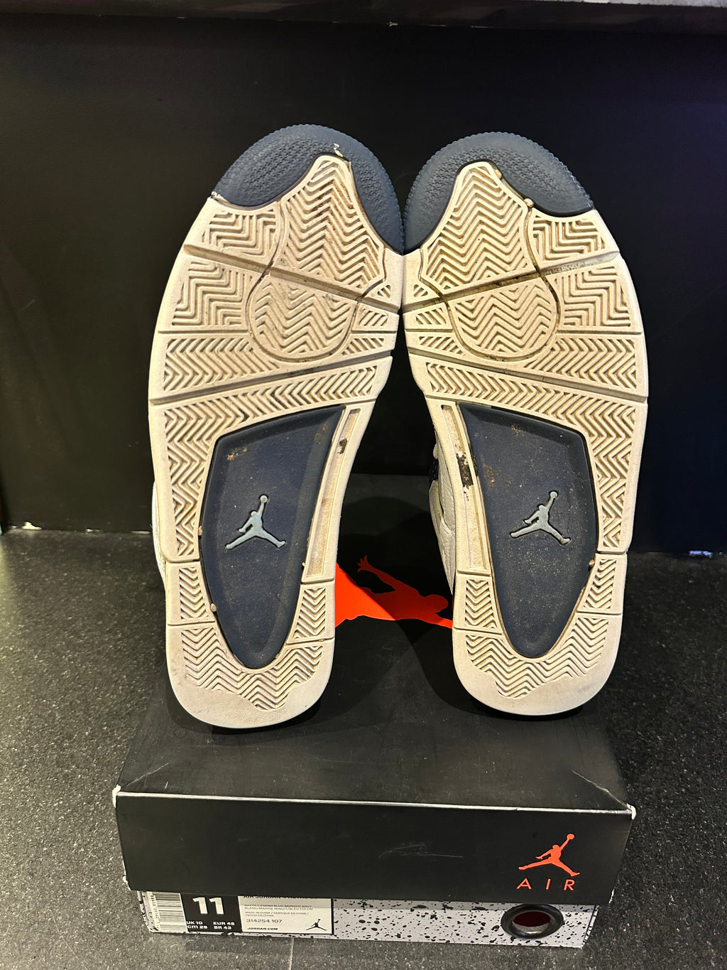 Jordan Retro 4 "Columbia" Preowned