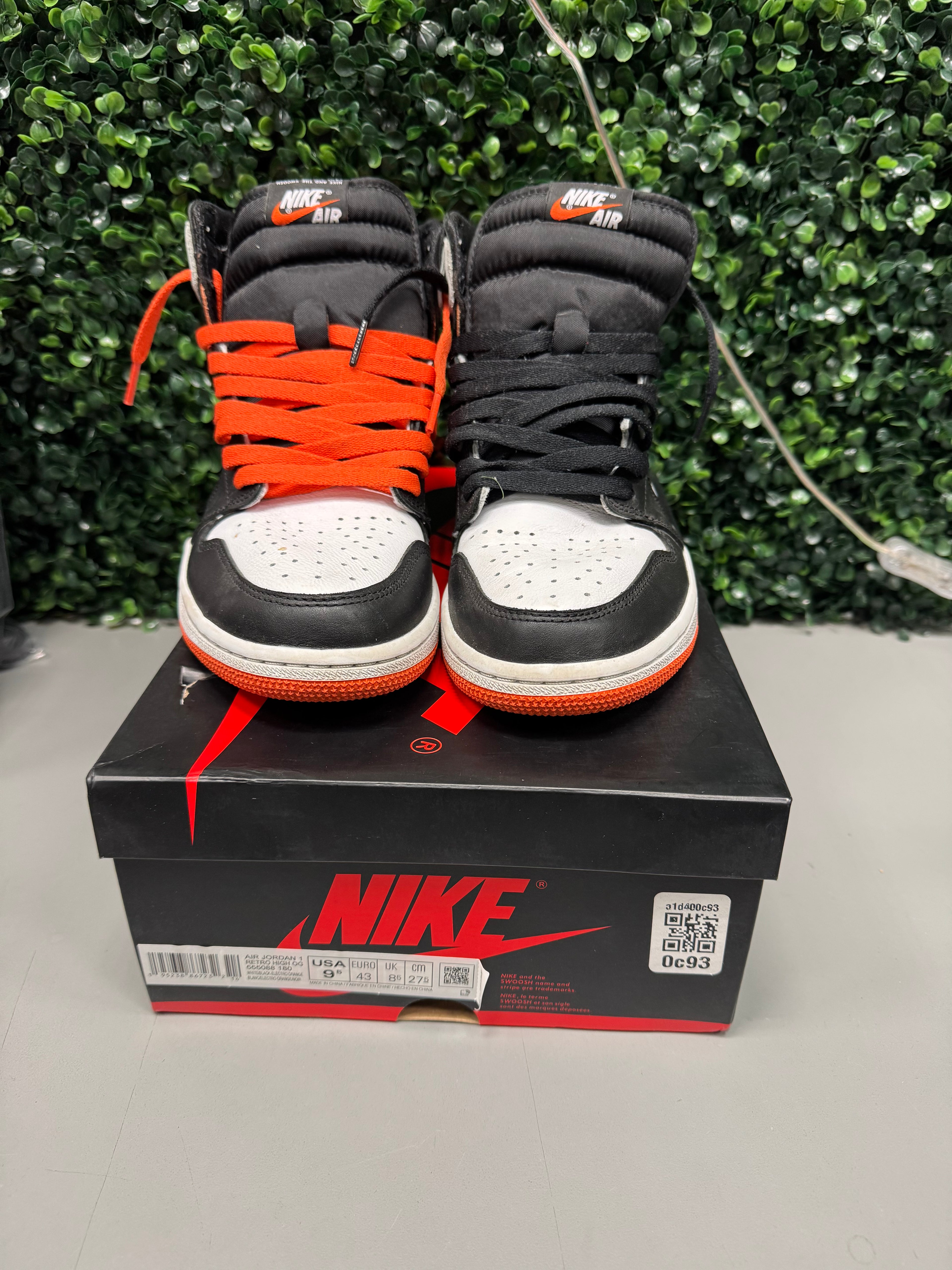 Jordan 1 Retro "High Electro Orange" Size 9.5 Preowned