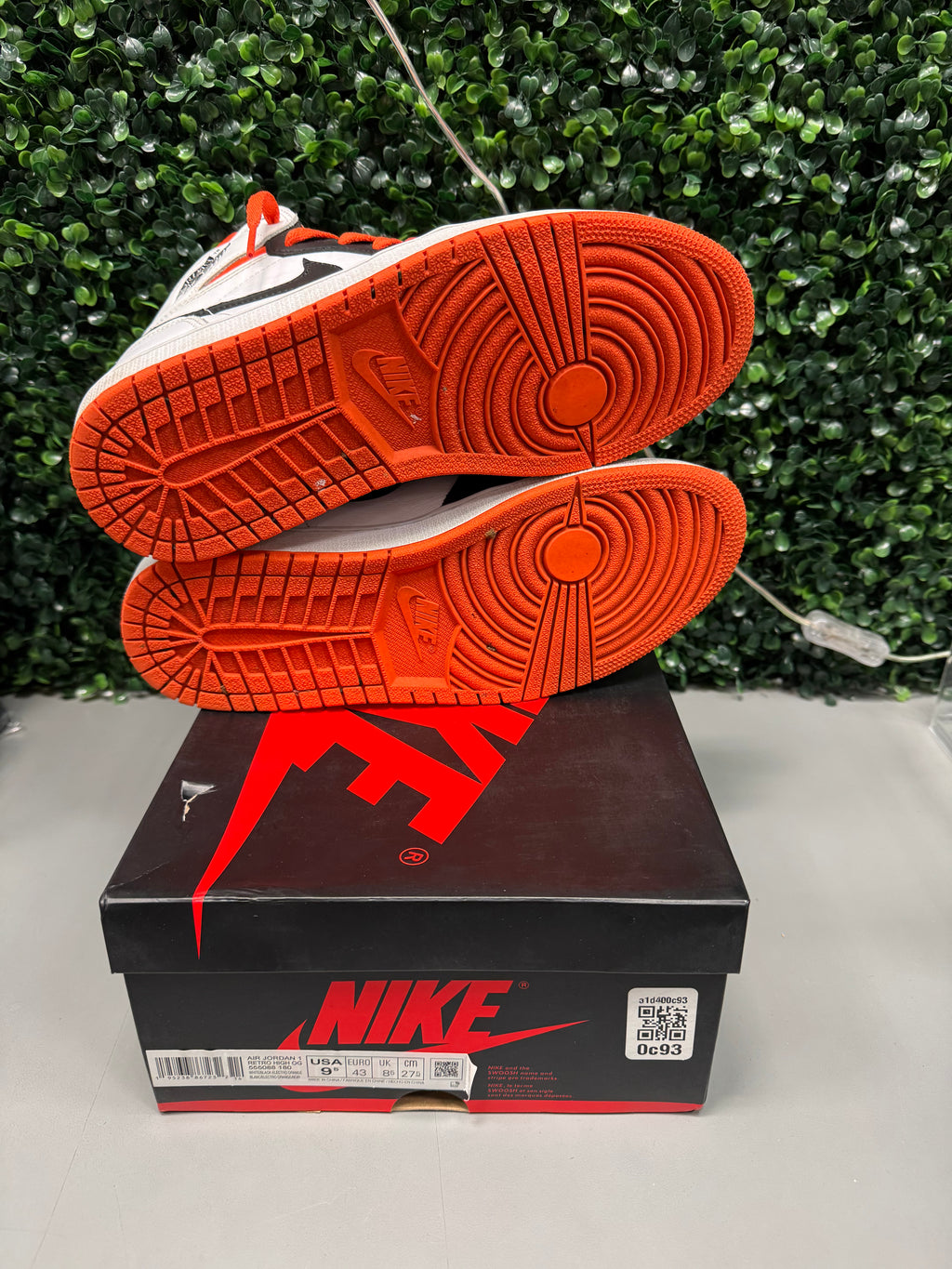 Jordan 1 Retro "High Electro Orange" Size 9.5 Preowned