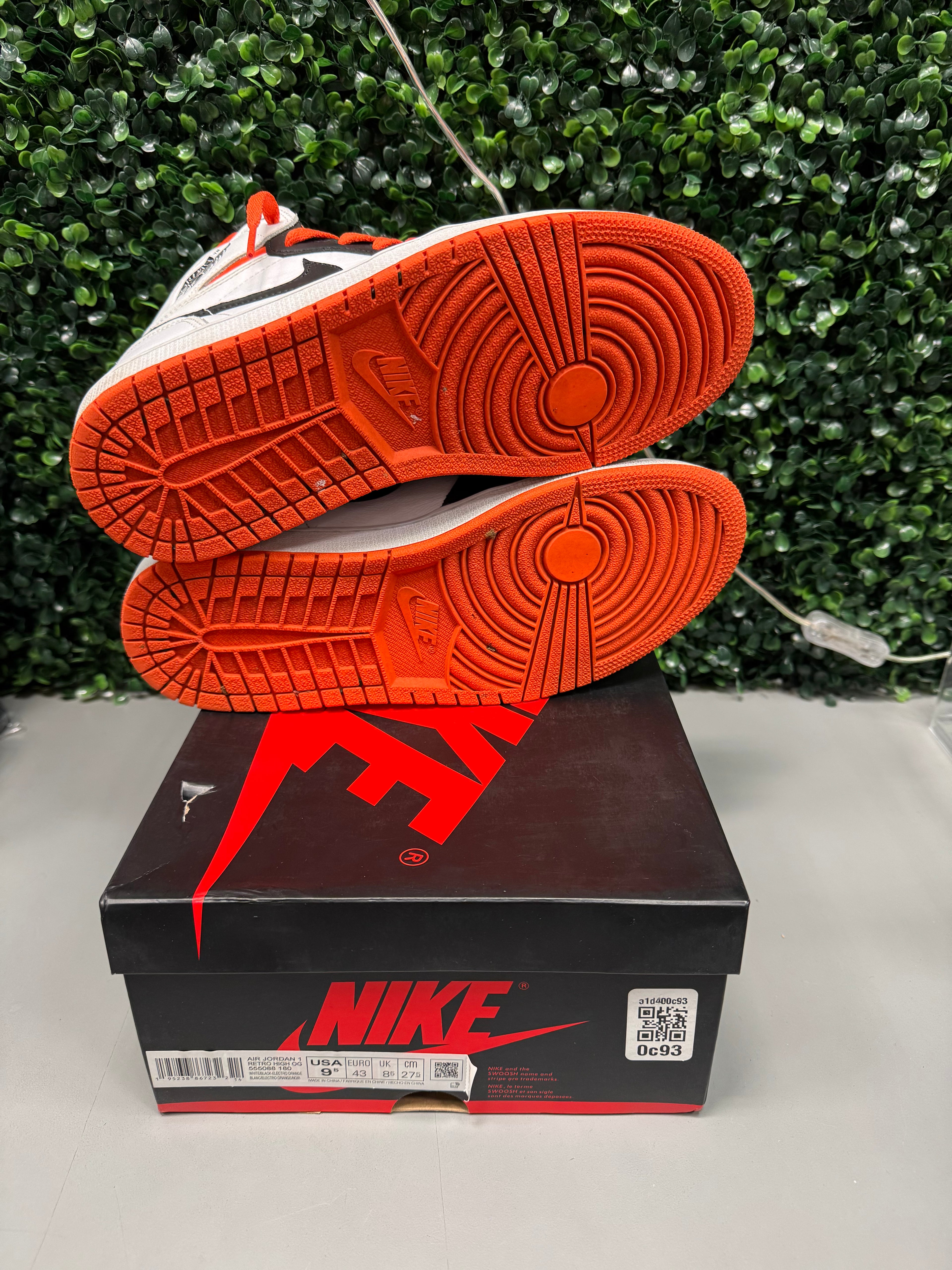 Jordan 1 Retro "High Electro Orange" Size 9.5 Preowned