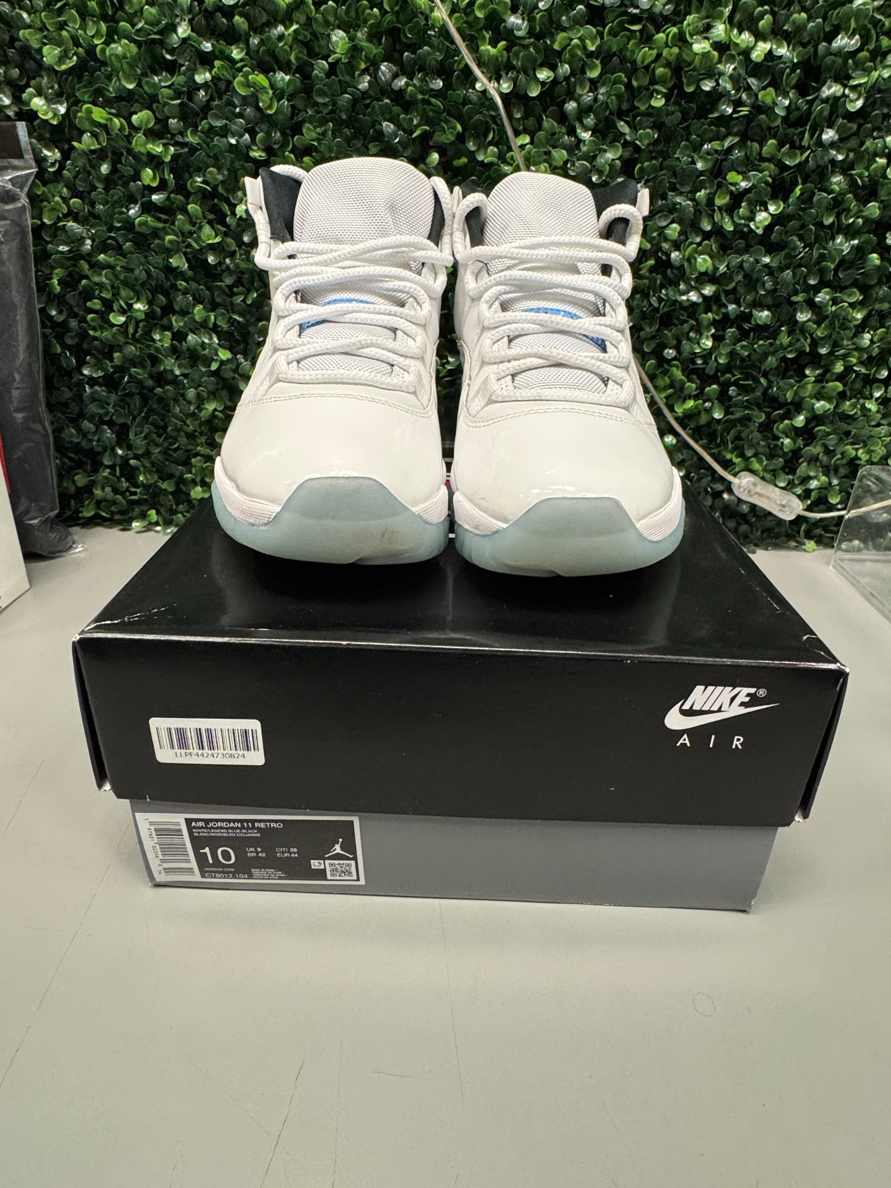 Jordan 11 Retro "Legend Blue" Size 10 Preowned