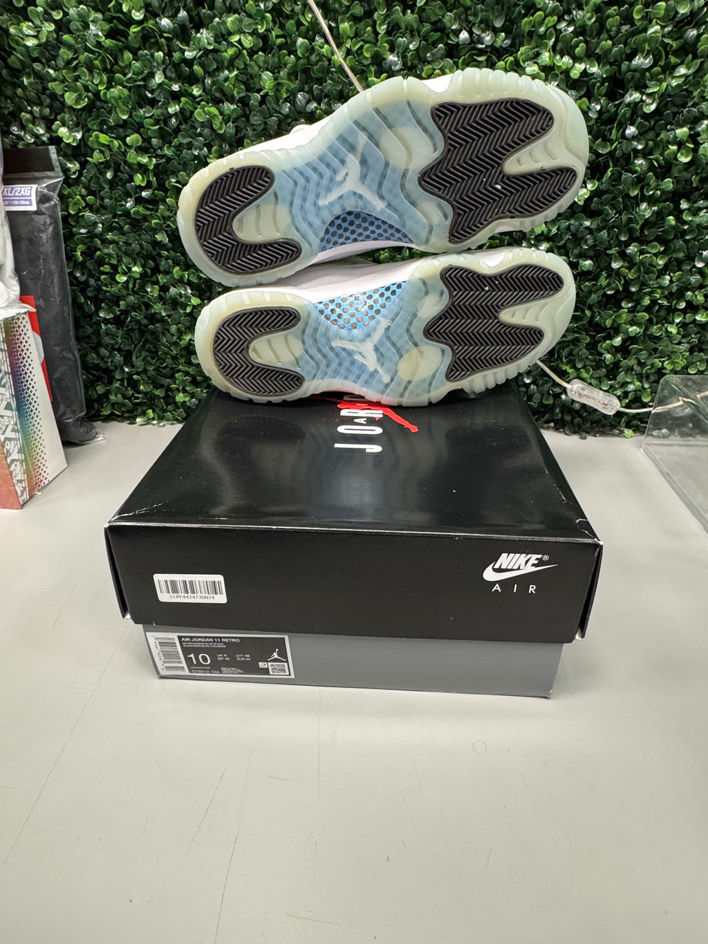 Jordan 11 Retro "Legend Blue" Size 10 Preowned