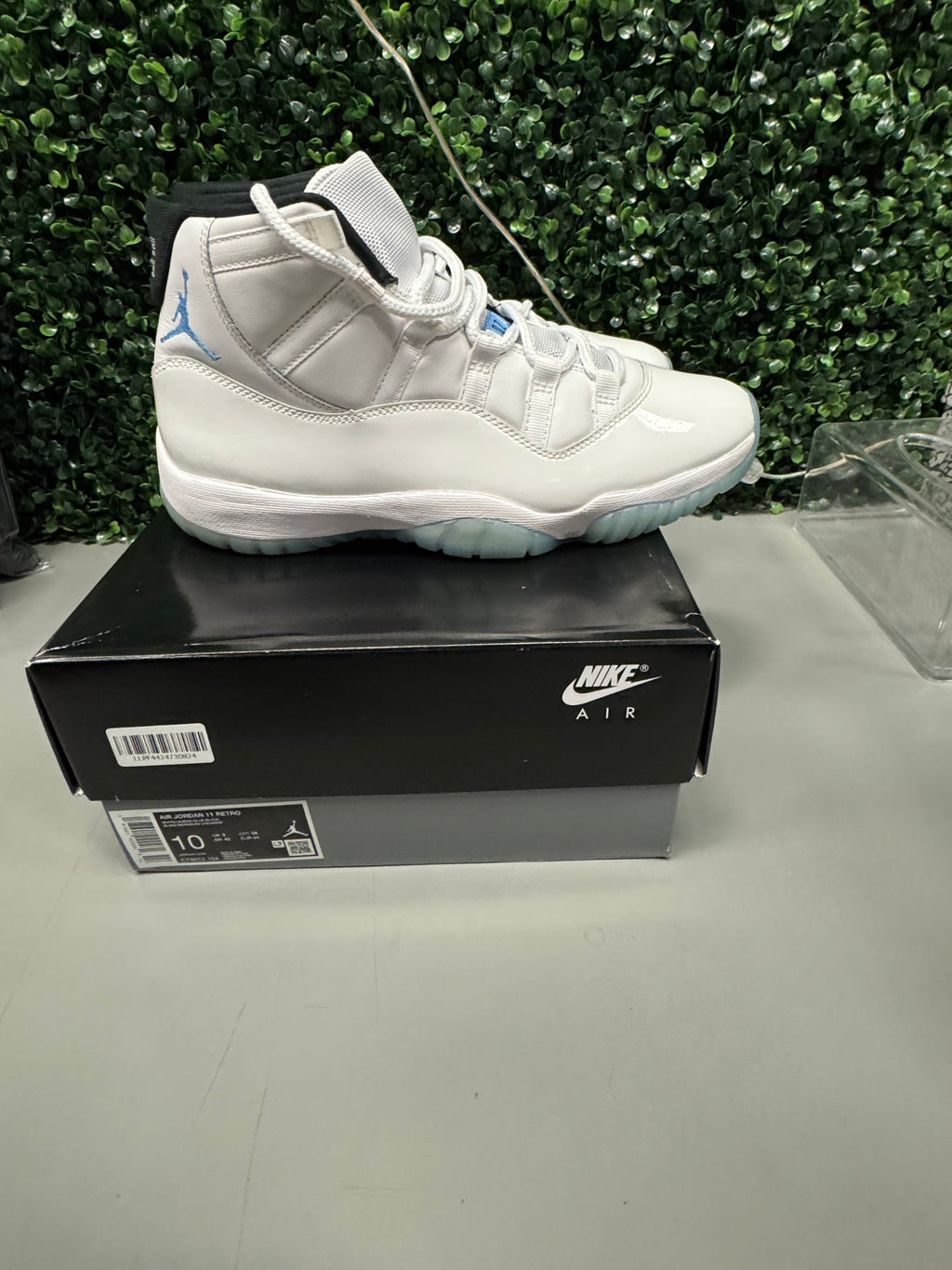 Jordan 11 Retro "Legend Blue" Size 10 Preowned